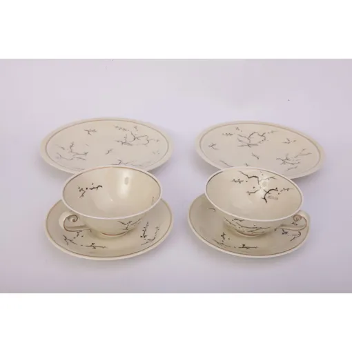 Tête-À-Tête En Porcelaine De Limoge Couleur Crème Avec Dorures Et Décor Japonisant. 2 Tasses, 2 Soucoupes Et 2 Assiettes À Pain. ( Limoge Manufacture Royale) Bon état - 15,00 € Tête-À-Tête En Porcelaine De Limoge Couleur Crème Avec Dorures Et Décor Japonisant. 2 Tasses, 2 Soucoupes Et 2 Assiettes À Pain. ( Limoge Manufacture Royale) Bon état reconditionné disponible sur Rakuten