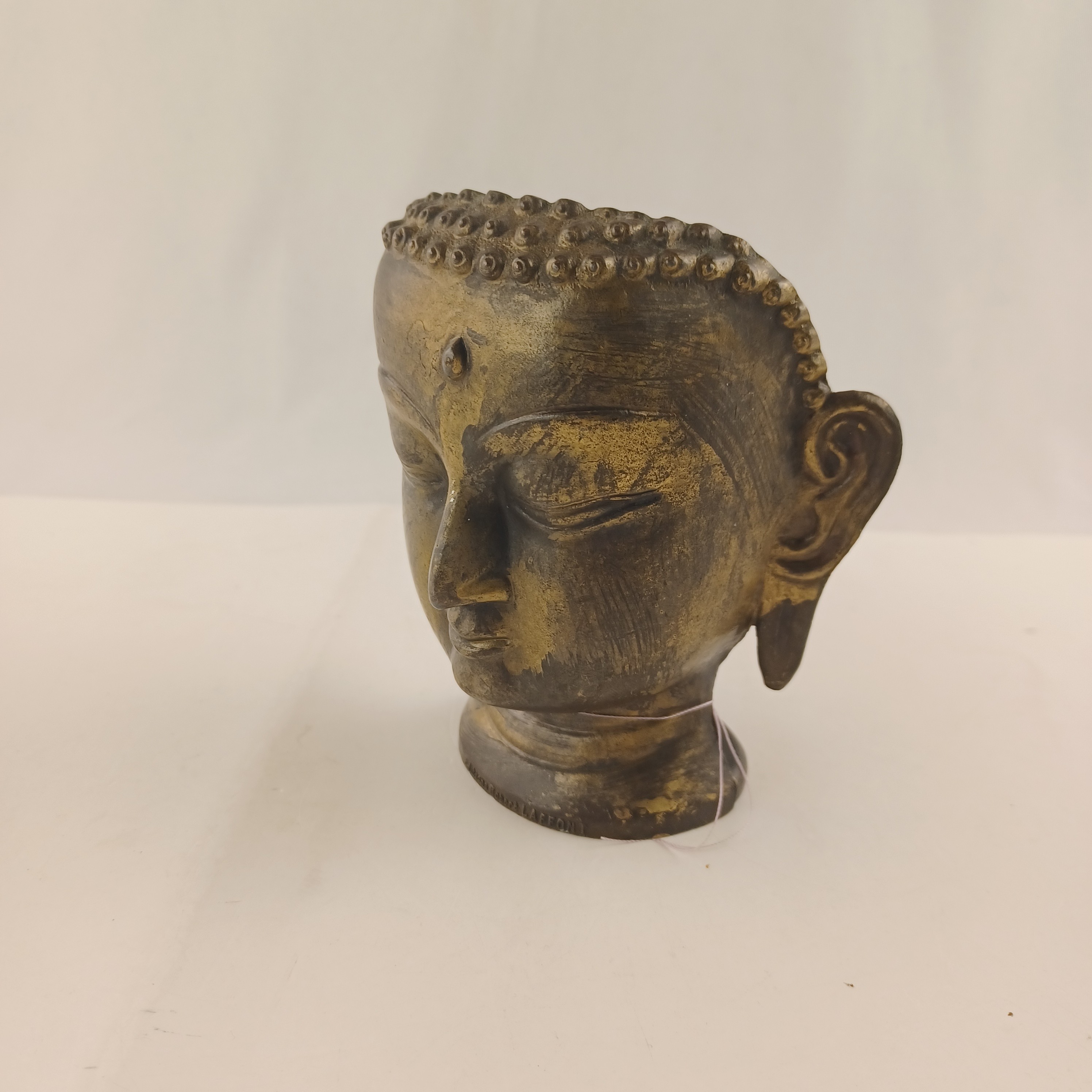 Voir photo 2 de Tête de Budha édition Robert Laffont en laiton de 13 cm Tête de Budha édition Robert Laffont en laiton de 13 cm Très bon état reconditionné photo 2