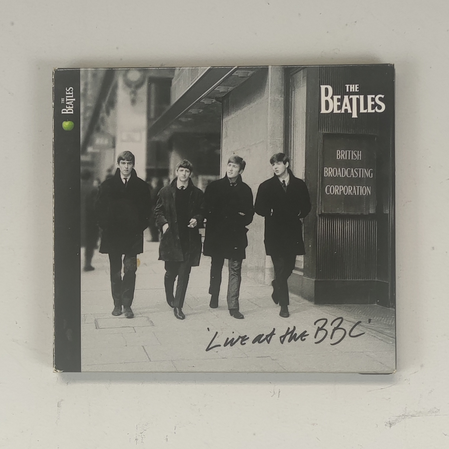 Acheter The Beatles " Live at the BBC " CD Très bon état - 10,00 € The Beatles " Live at the BBC " CD Très bon état reconditionné disponible sur Label Emmaüs