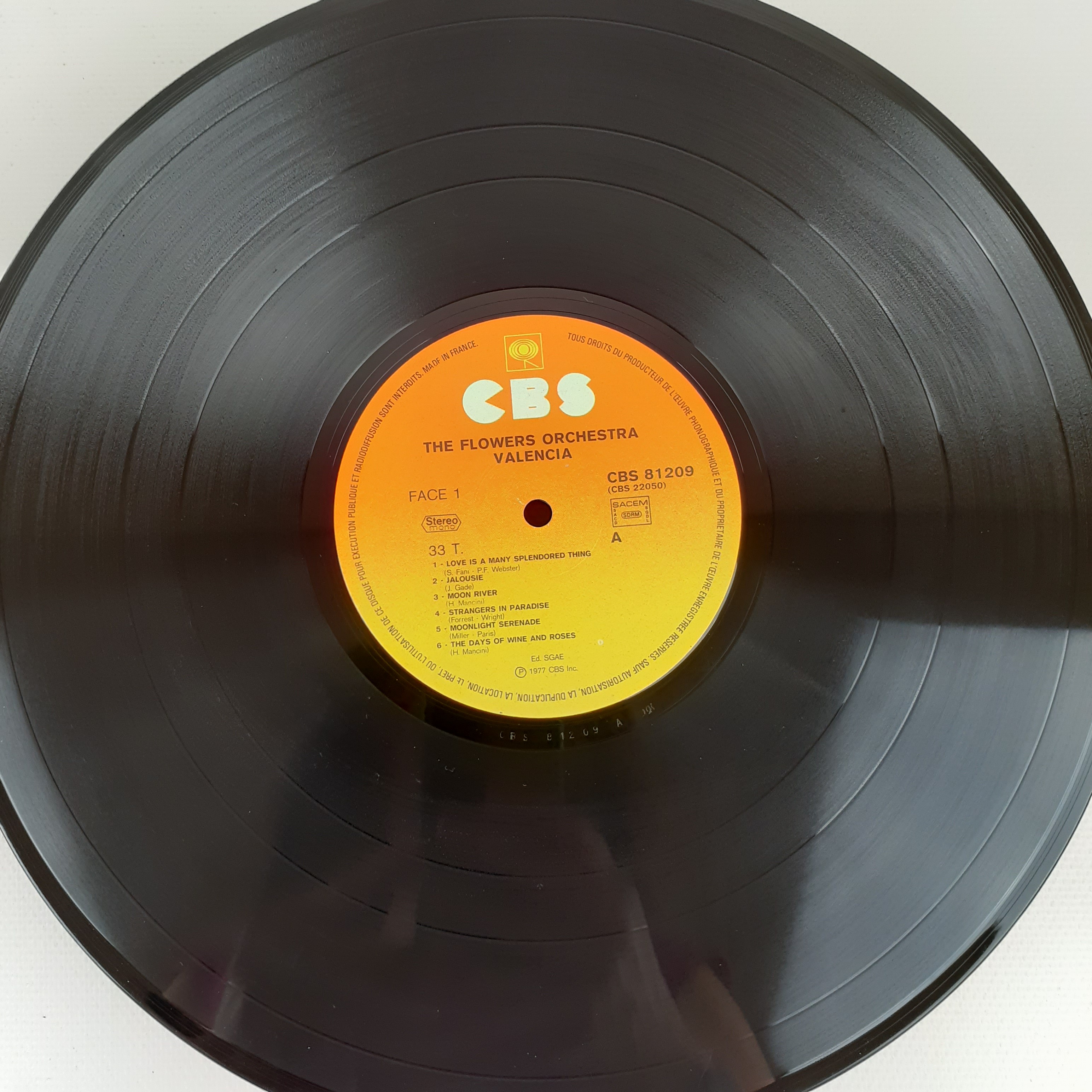 Voir photo 2 de The Flowers Orchestra – Love Is A Many Splendored Thing -1977 The Flowers Orchestra – Love Is A Many Splendored Thing -1977 Très bon état reconditionné photo 2