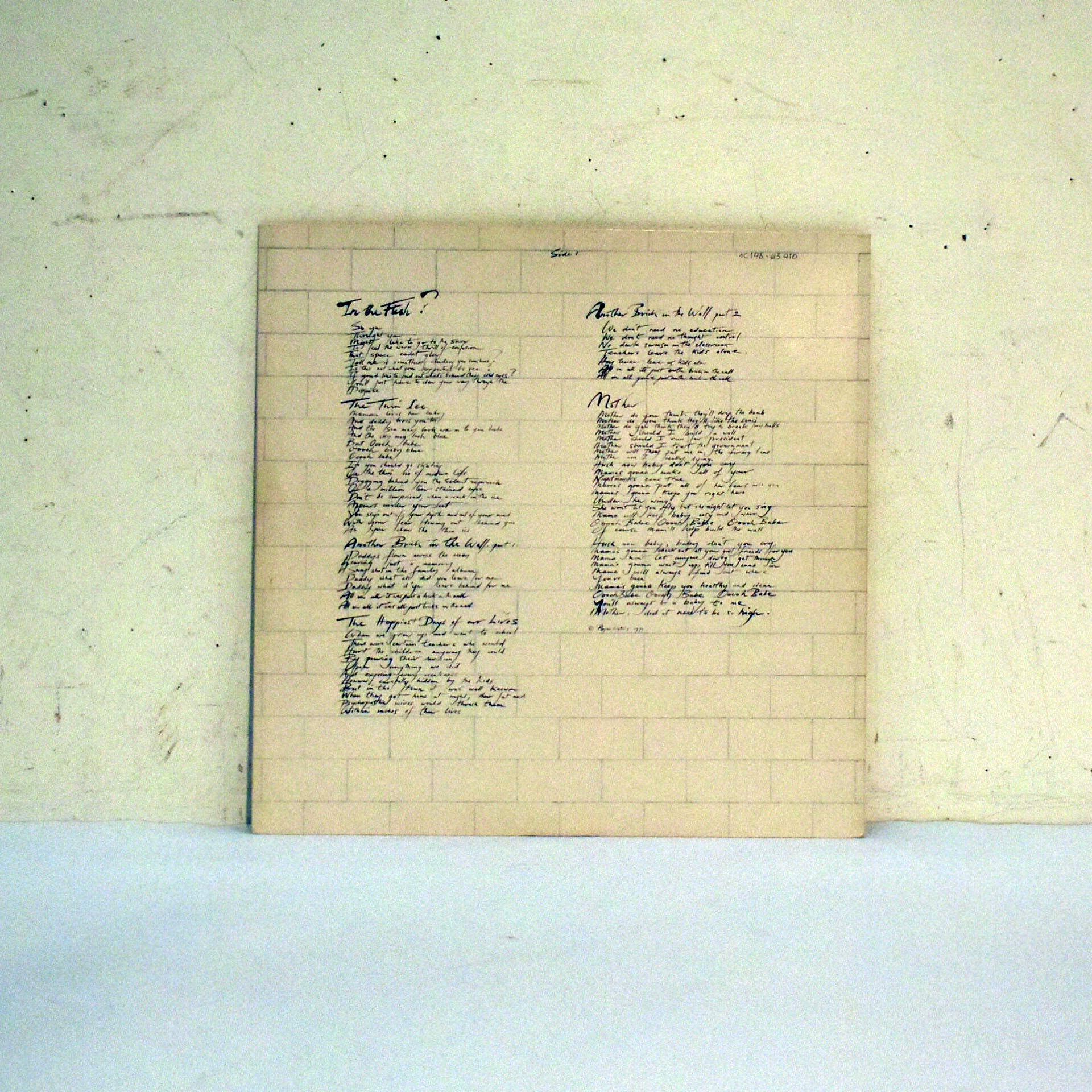 Voir photo 10 de The Wall by Pink Floyd - Double Album 33 Tours Gatefold - EMI Electrola Gmbh The Wall by Pink Floyd - Double Album 33 Tours Gatefold - EMI Electrola Gmbh Bon état reconditionné photo 10