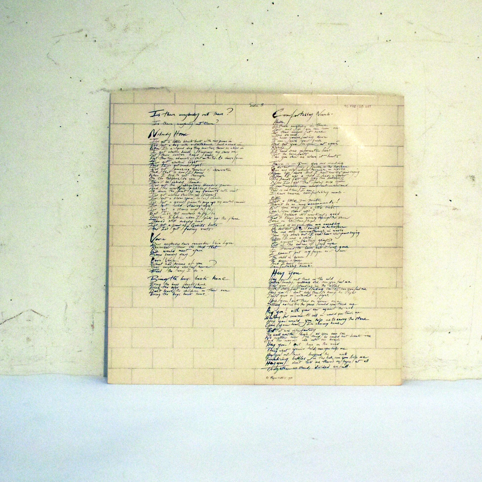 Voir photo 5 de The Wall by Pink Floyd - Double Album 33 Tours Gatefold - EMI Electrola Gmbh The Wall by Pink Floyd - Double Album 33 Tours Gatefold - EMI Electrola Gmbh Bon état reconditionné photo 5