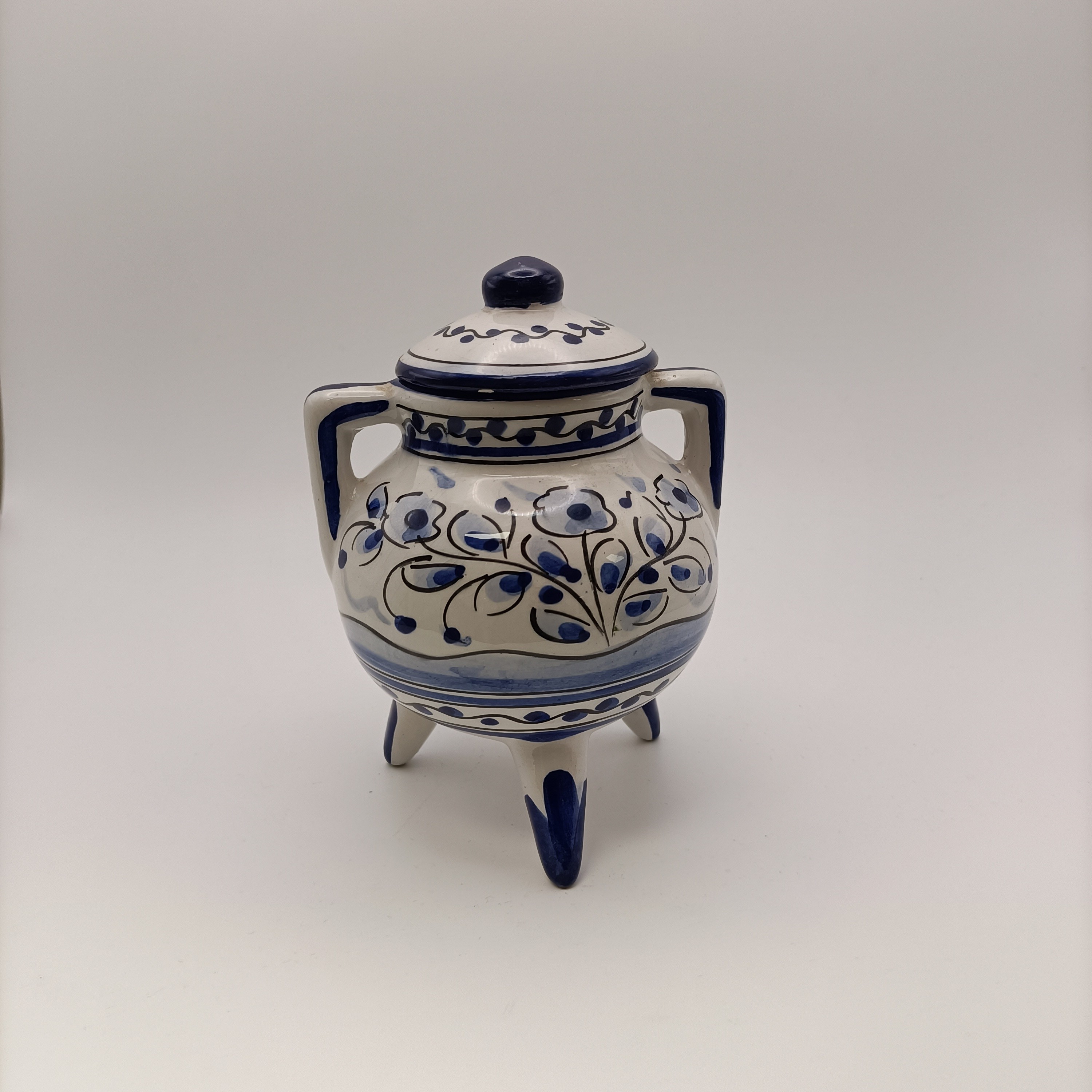 Voir photo 2 de Théière décorative Aresta Portugal faïence bleue blanche style XVII floral Théière décorative Aresta Portugal faïence bleue blanche style XVII floral reconditionné photo 2