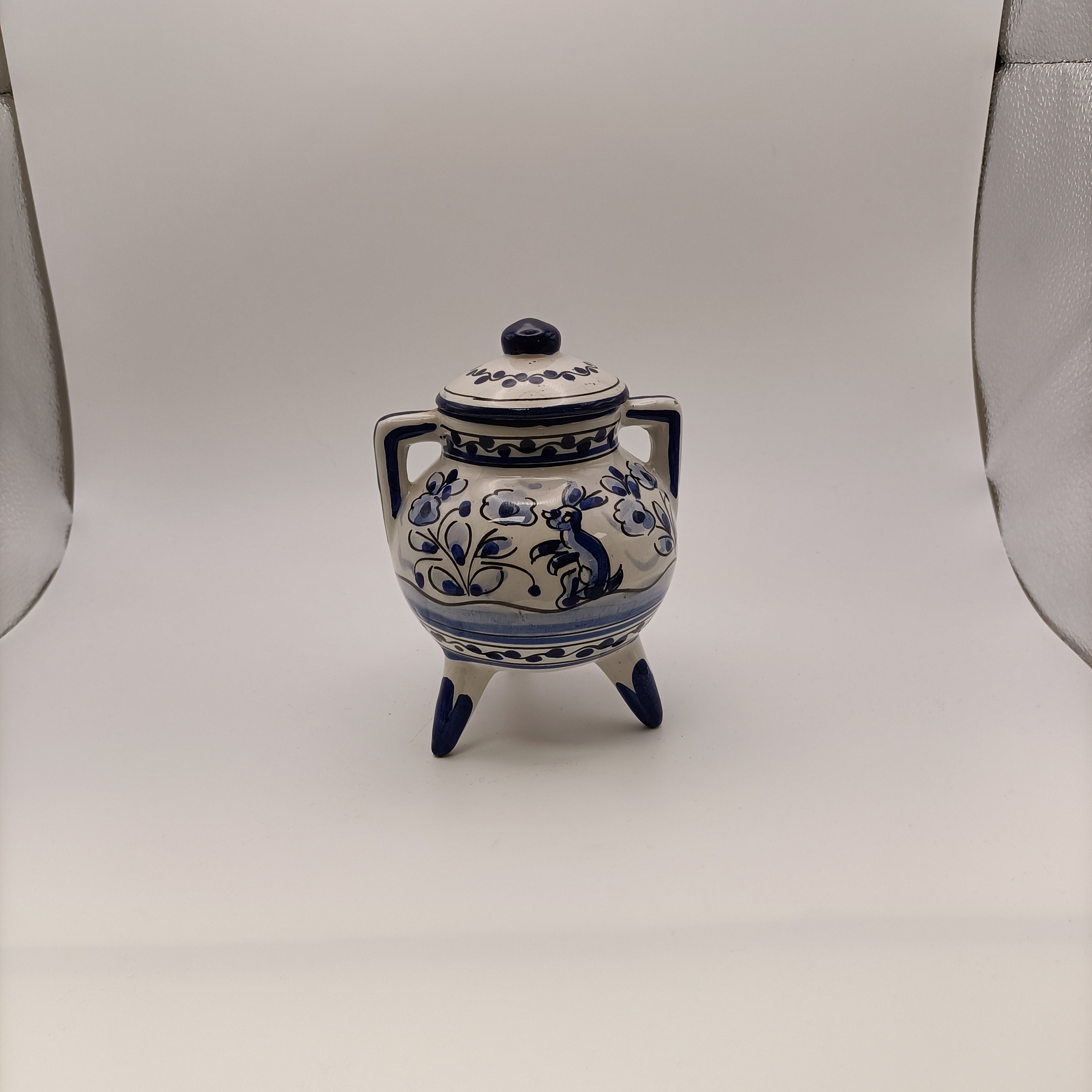 Voir photo 4 de Théière décorative Aresta Portugal faïence bleue blanche style XVII floral Théière décorative Aresta Portugal faïence bleue blanche style XVII floral reconditionné photo 4