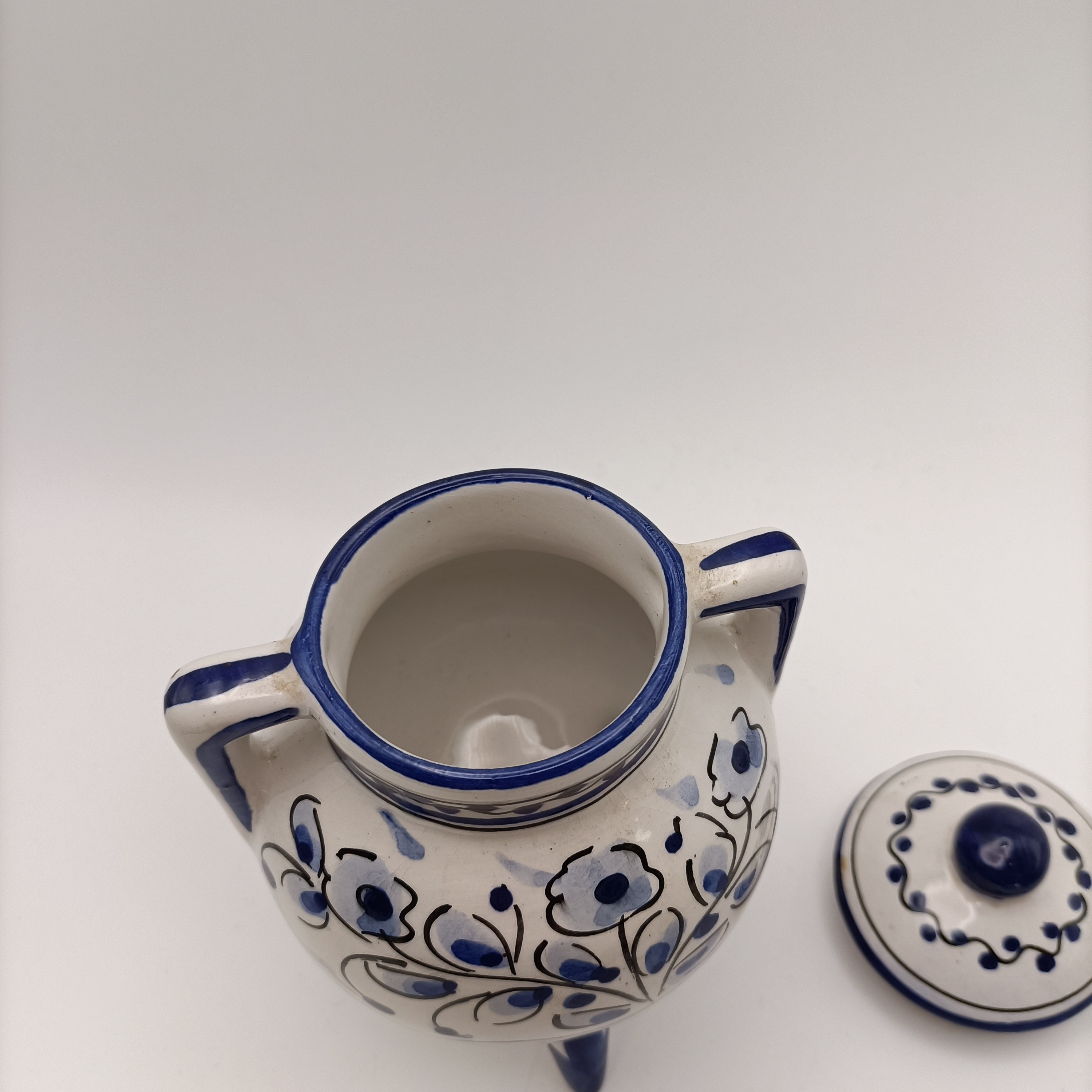 Voir photo 5 de Théière décorative Aresta Portugal faïence bleue blanche style XVII floral Théière décorative Aresta Portugal faïence bleue blanche style XVII floral reconditionné photo 5