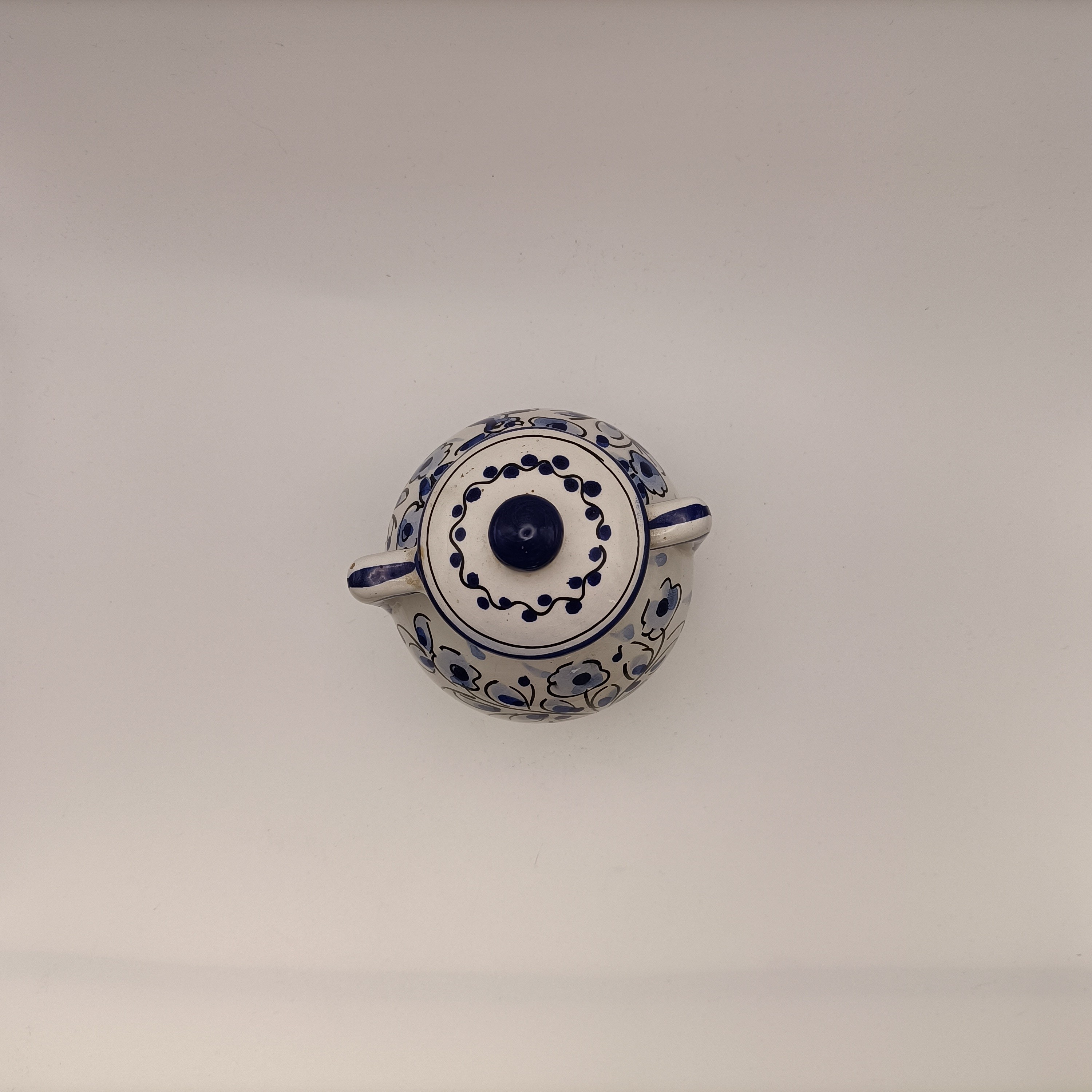 Voir photo 9 de Théière décorative Aresta Portugal faïence bleue blanche style XVII floral Théière décorative Aresta Portugal faïence bleue blanche style XVII floral reconditionné photo 9