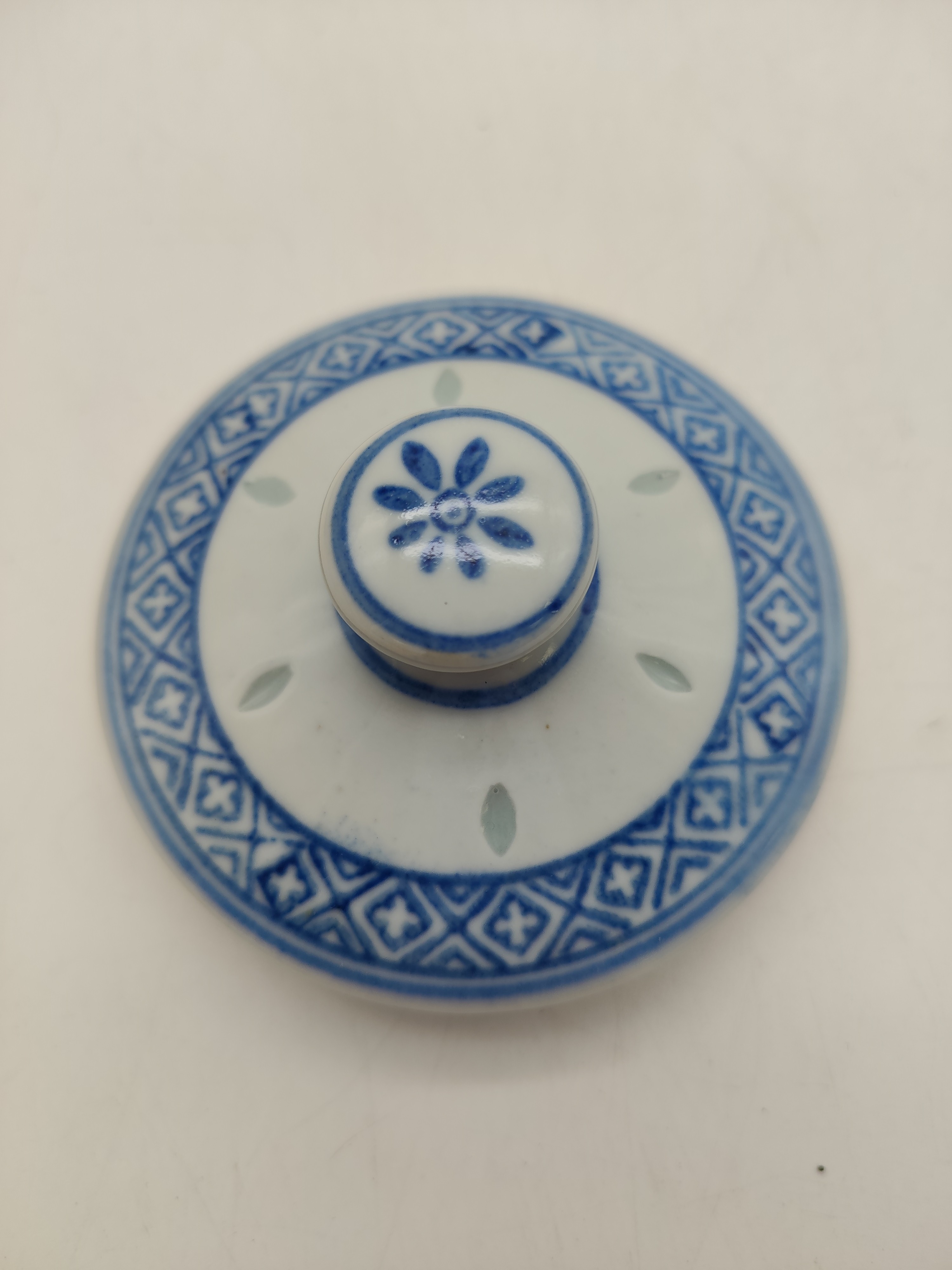 Voir photo 13 de Théière en porcelaine de Chine - Motif "Grain de riz" bleu et blanc Théière en porcelaine de Chine - Motif "Grain de riz" bleu et blanc reconditionné photo 13