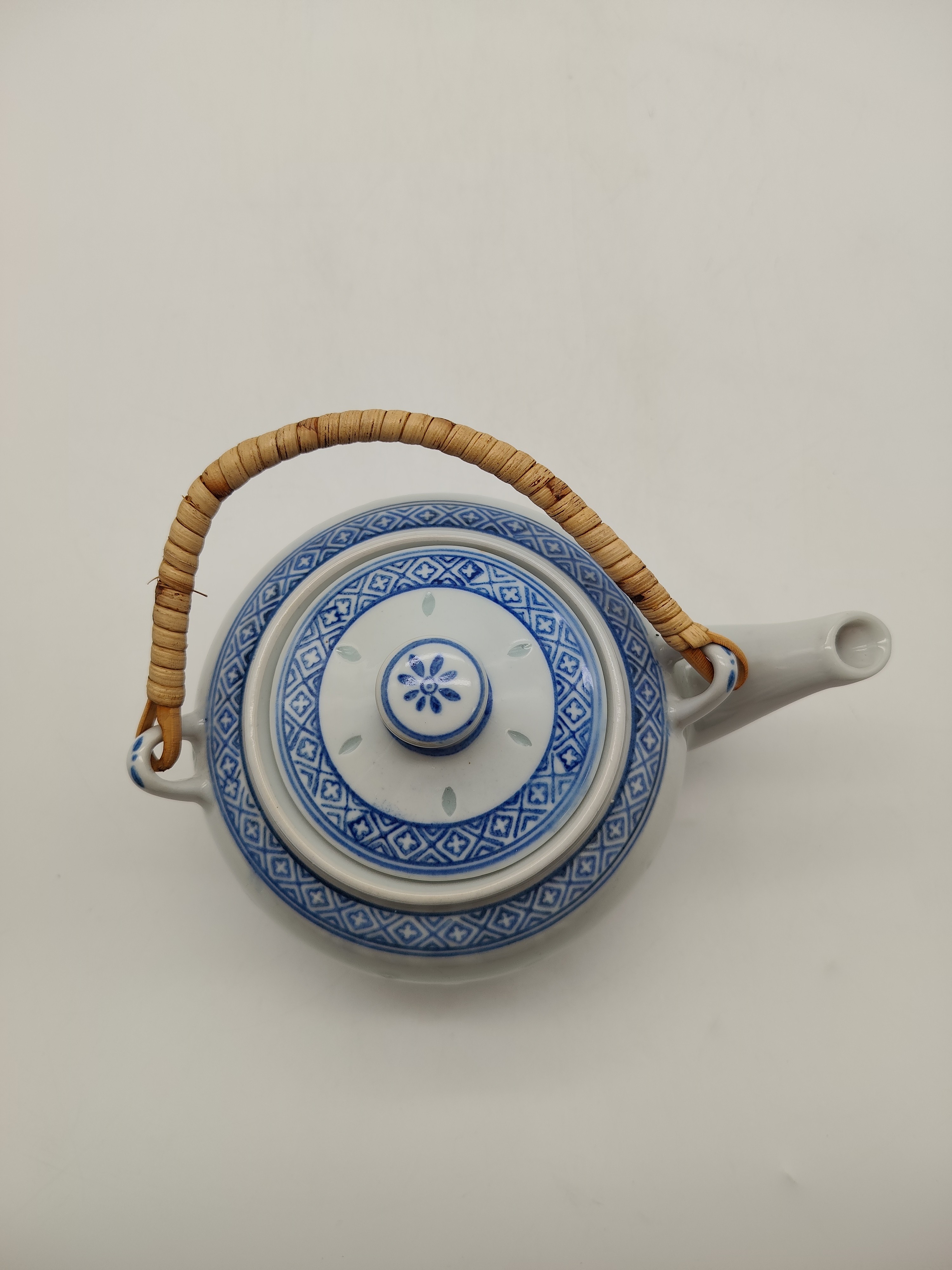 Voir photo 6 de Théière en porcelaine de Chine - Motif "Grain de riz" bleu et blanc Théière en porcelaine de Chine - Motif "Grain de riz" bleu et blanc reconditionné photo 6