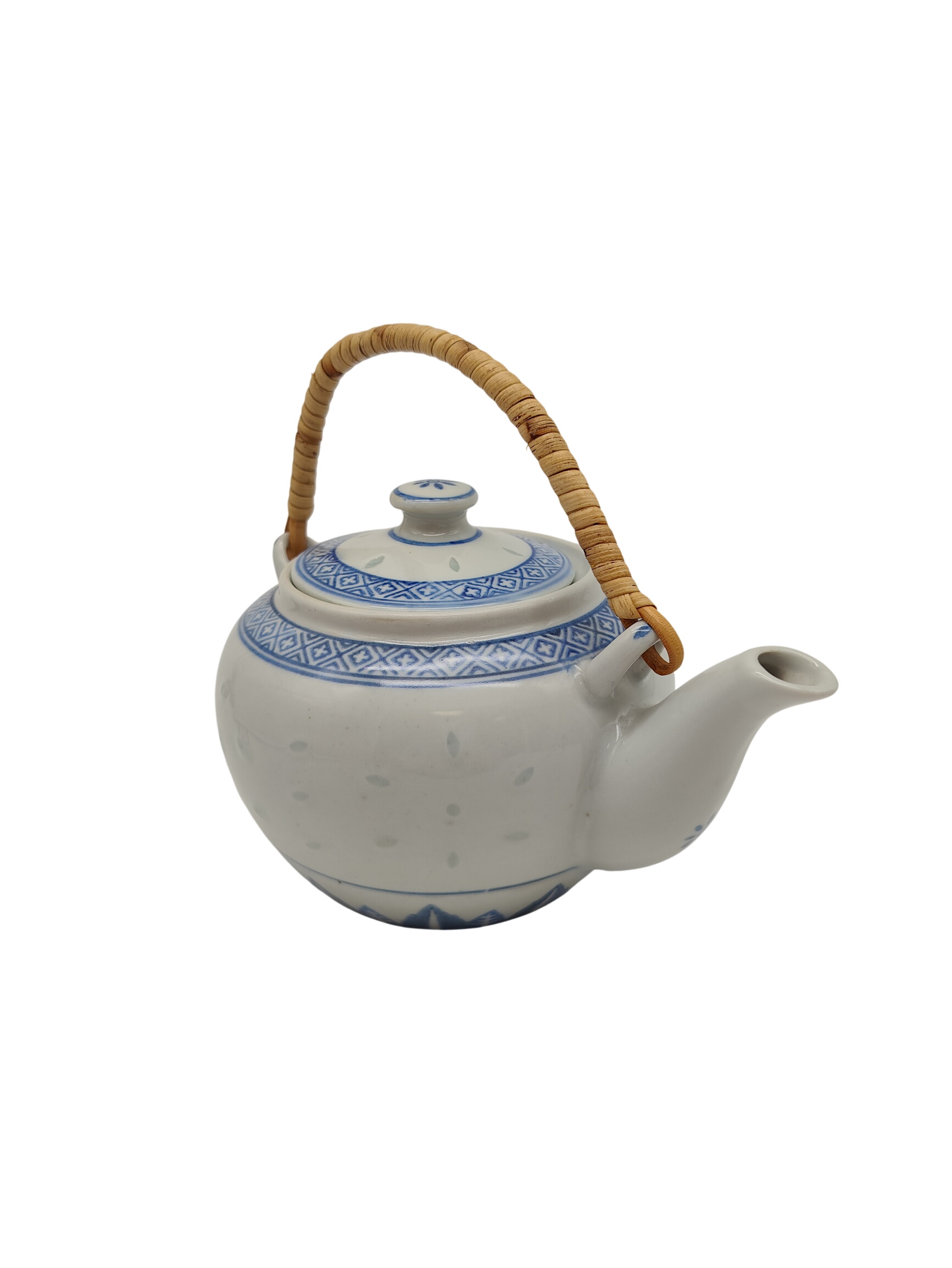 Théière en porcelaine de Chine - Motif "Grain de riz" bleu et blanc - 15,00 € Théière en porcelaine de Chine - Motif "Grain de riz" bleu et blanc reconditionné disponible sur Label Emmaüs