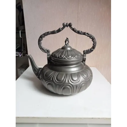 Theiere Italienne En Étain 95% Hauteur 22 Cm X 22 Cm Bon état reconditionné disponible sur Rakuten