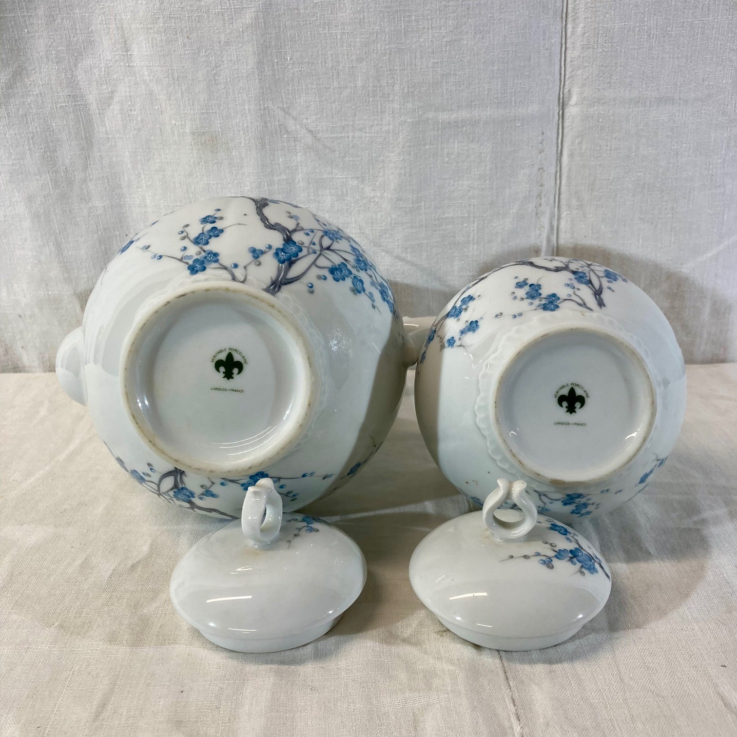 Voir photo 4 de Théière + pot à sucre Porcelaine de Limoges Théière + pot à sucre Porcelaine de Limoges Très bon état reconditionné photo 4