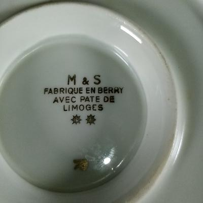 Voir photo 7 de Théière, pot, petite cruche, saucier, M & S, fabriqué en Berry avec pâte de Limoges Théière, pot, petite cruche, saucier, M & S, fabriqué en Berry avec pâte de Limoges Bon état reconditionné photo 7