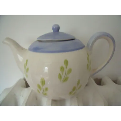 Théière Bon état - 10,00 € Théière Bon état reconditionné disponible sur Rakuten
