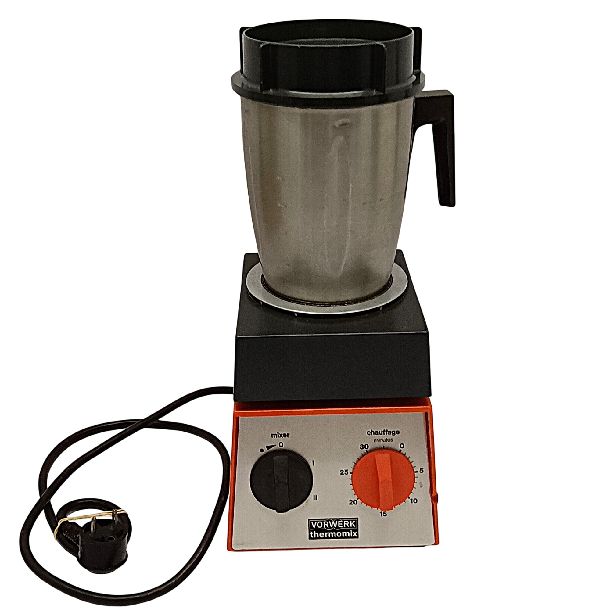 Thermomix Vorwerk VM2000 Type 16 avec bol - 80,00 € Thermomix Vorwerk VM2000 Type 16 avec bol reconditionné disponible sur Label Emmaüs