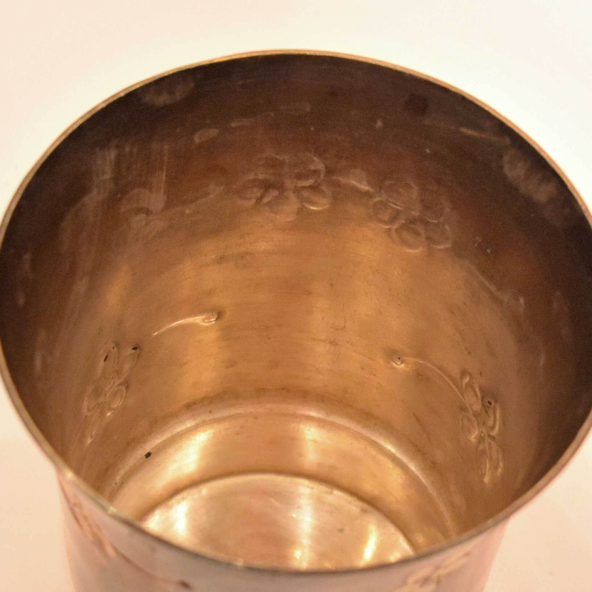 Voir photo 13 de Timbale Peinte - Métal Argenté Poinçonné Timbale Peinte - Métal Argenté Poinçonné Bon état reconditionné photo 13