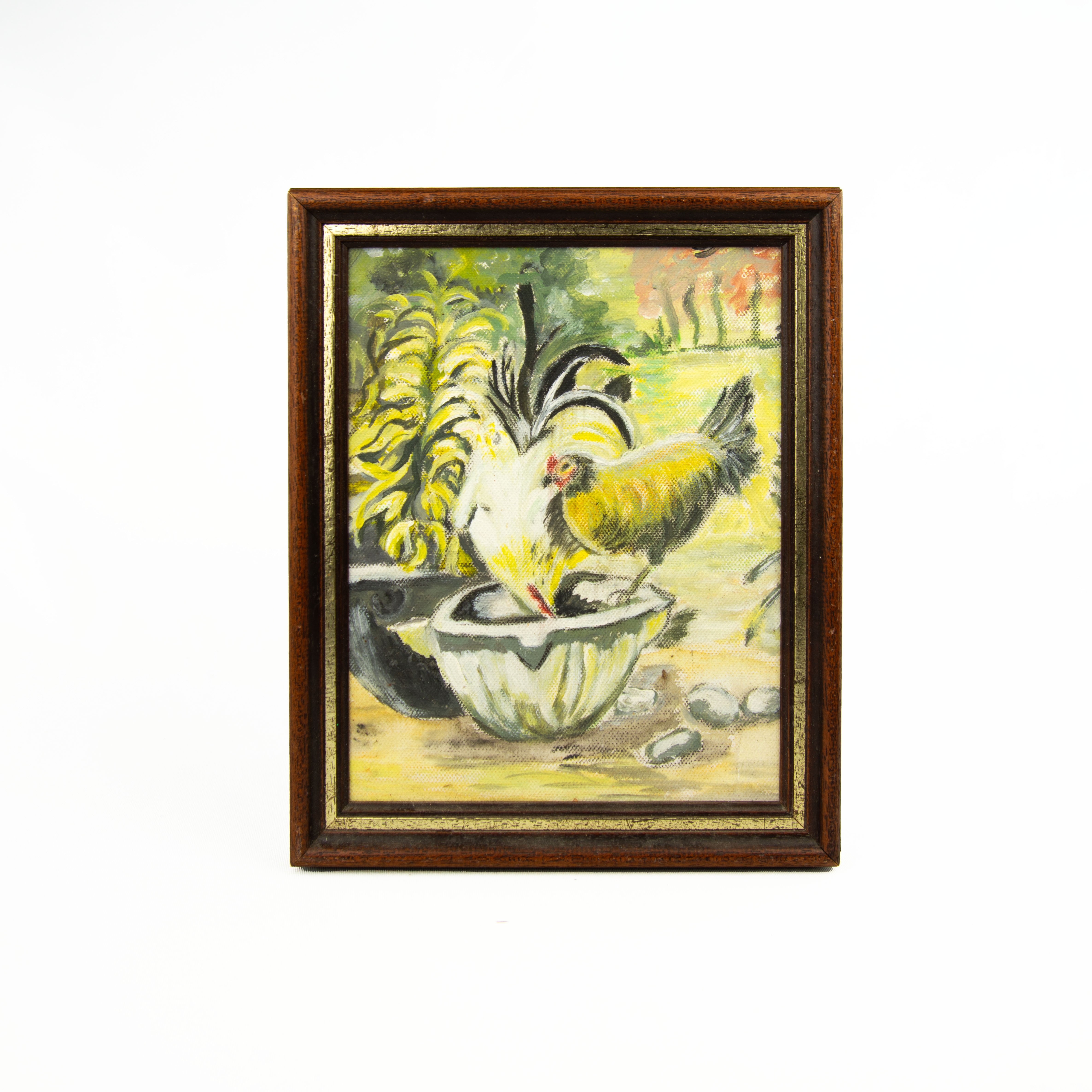 Toile peinte avec son cadre en bois, représentant une poule sur des pots de fleurs dans son jardin de 28cm sur 22cm Bon état - 13,60 € Toile peinte avec son cadre en bois, représentant une poule sur des pots de fleurs dans son jardin de 28cm sur 22cm Bon état reconditionné disponible sur Label Emmaüs