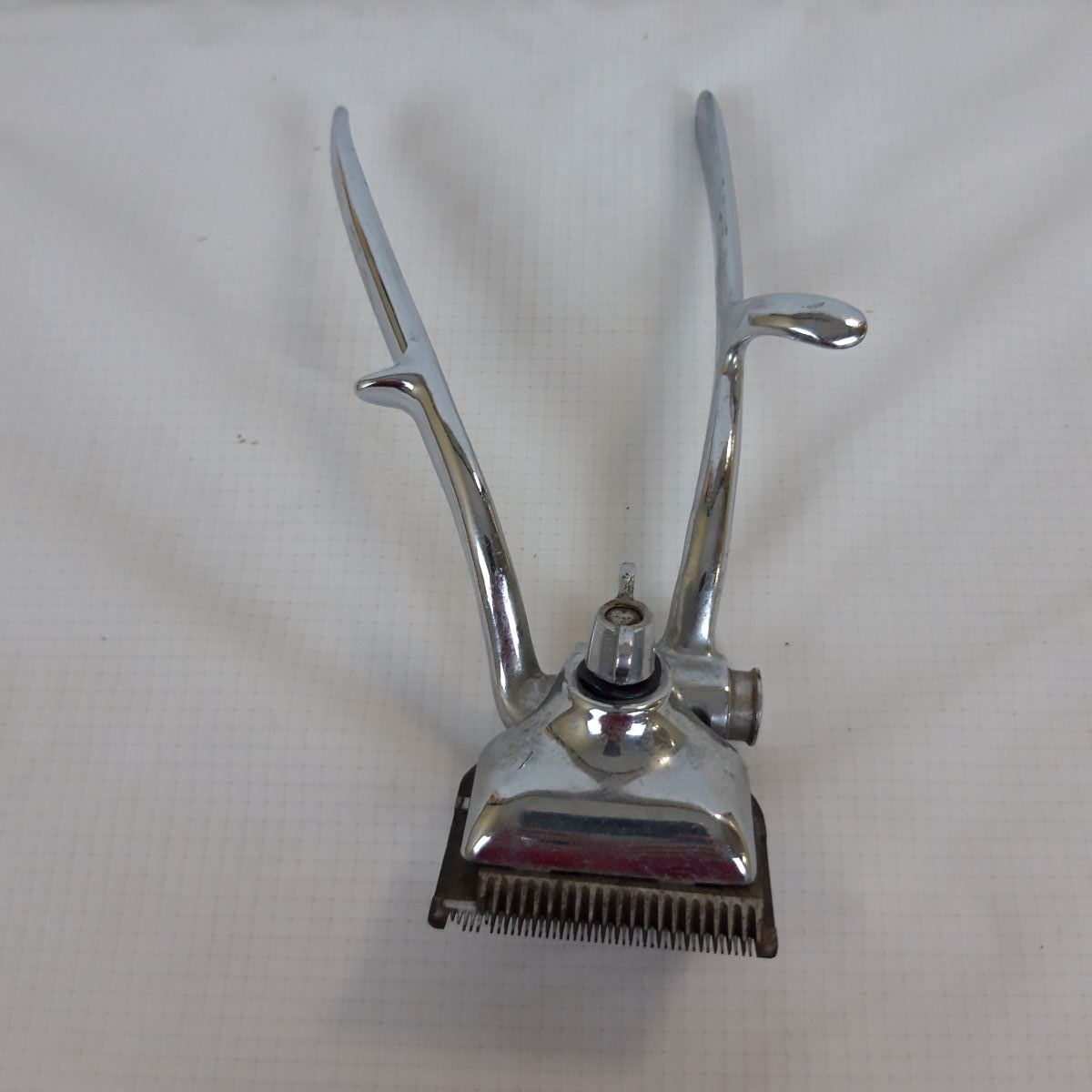 Voir photo 3 de Tondeuse à mains - Vintage - Outil de coiffeur Tondeuse à mains - Vintage - Outil de coiffeur Bon état reconditionné photo 3