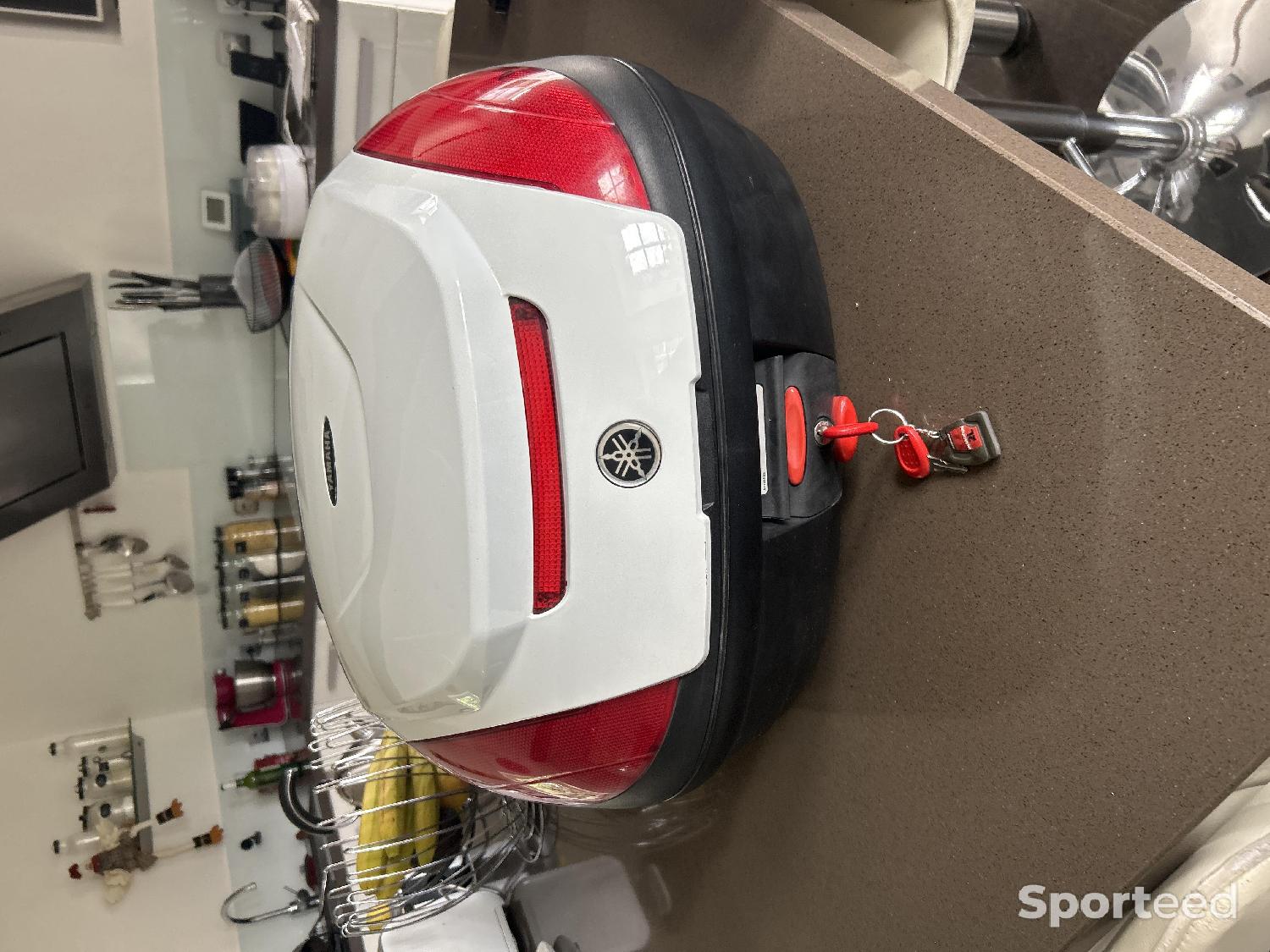 Top case moto Yamaha Très bon état Yamaha reconditionné disponible sur Sporteed