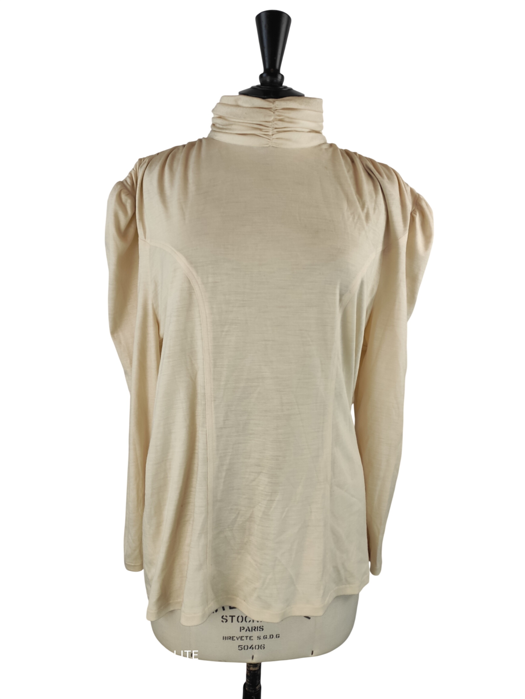 Acheter TOP COL MONTANT FRONCÉ ECRU ALEXANDER TAILLE 40 Parfait état - 10,00 € TOP COL MONTANT FRONCÉ ECRU ALEXANDER TAILLE 40 Parfait état reconditionné disponible sur Label Emmaüs
