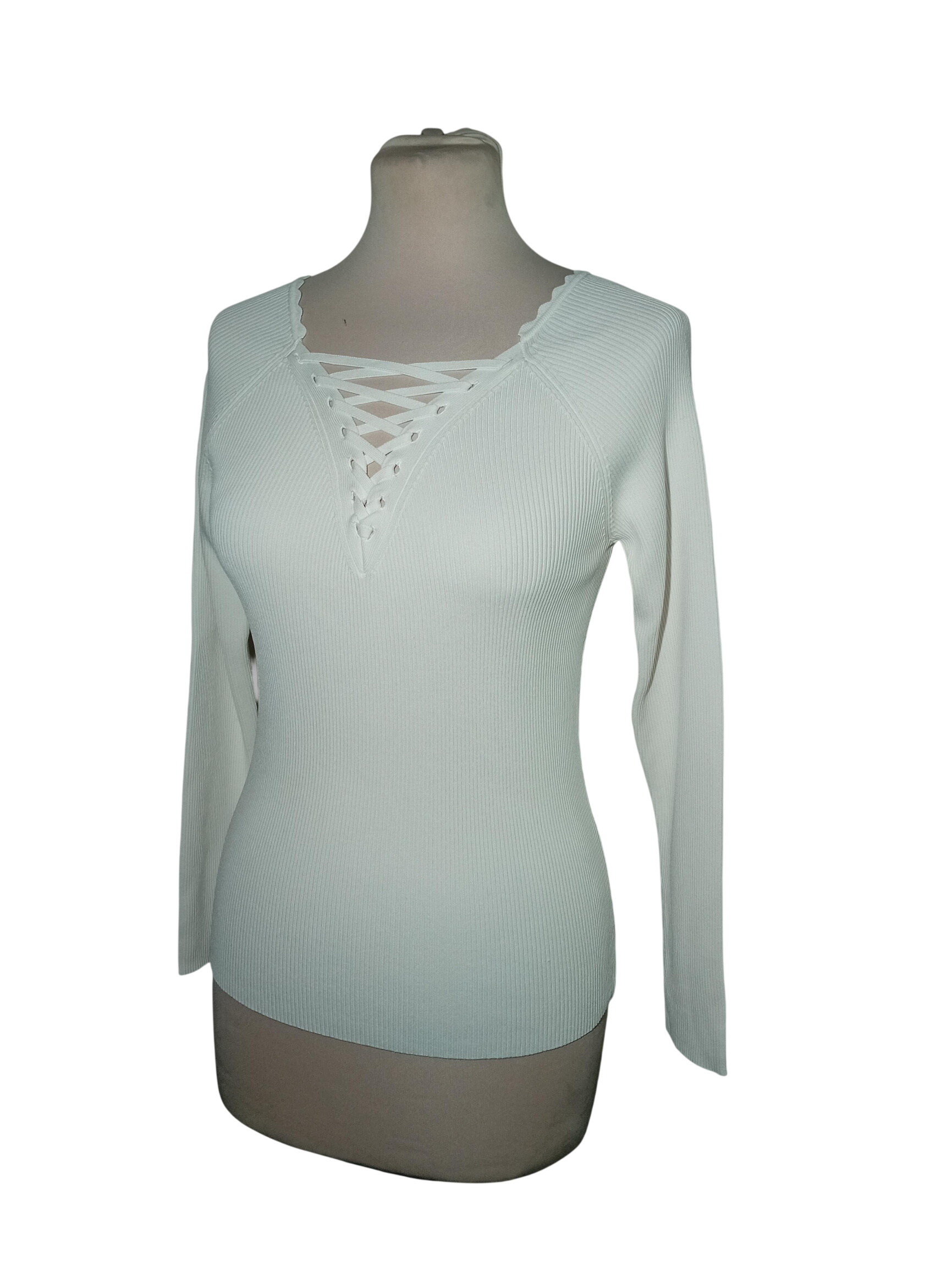 Acheter Top Côtelé Sandro Laçage Décolleté M (T5165) - 22,00 € Top Côtelé Sandro Laçage Décolleté M (T5165) reconditionné disponible sur Label Emmaüs