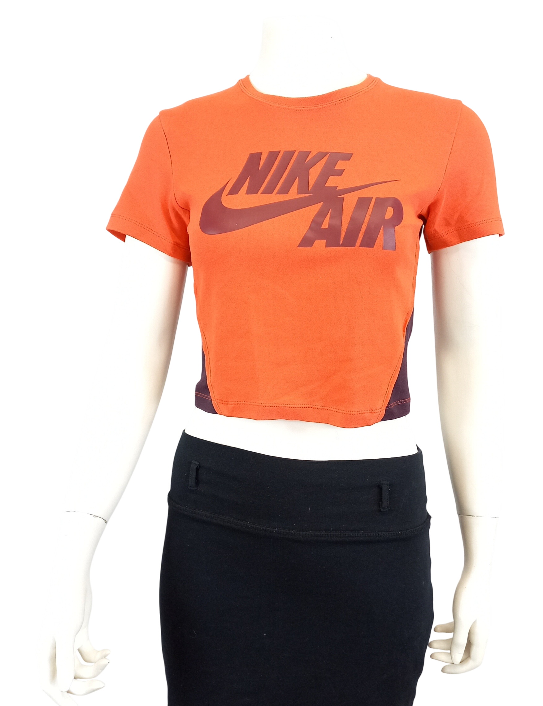 Acheter Top court orange noir bordeaux TS "nike MC Parfait état - 10,00 € Top court orange noir bordeaux TS "nike MC Parfait état reconditionné disponible sur Label Emmaüs