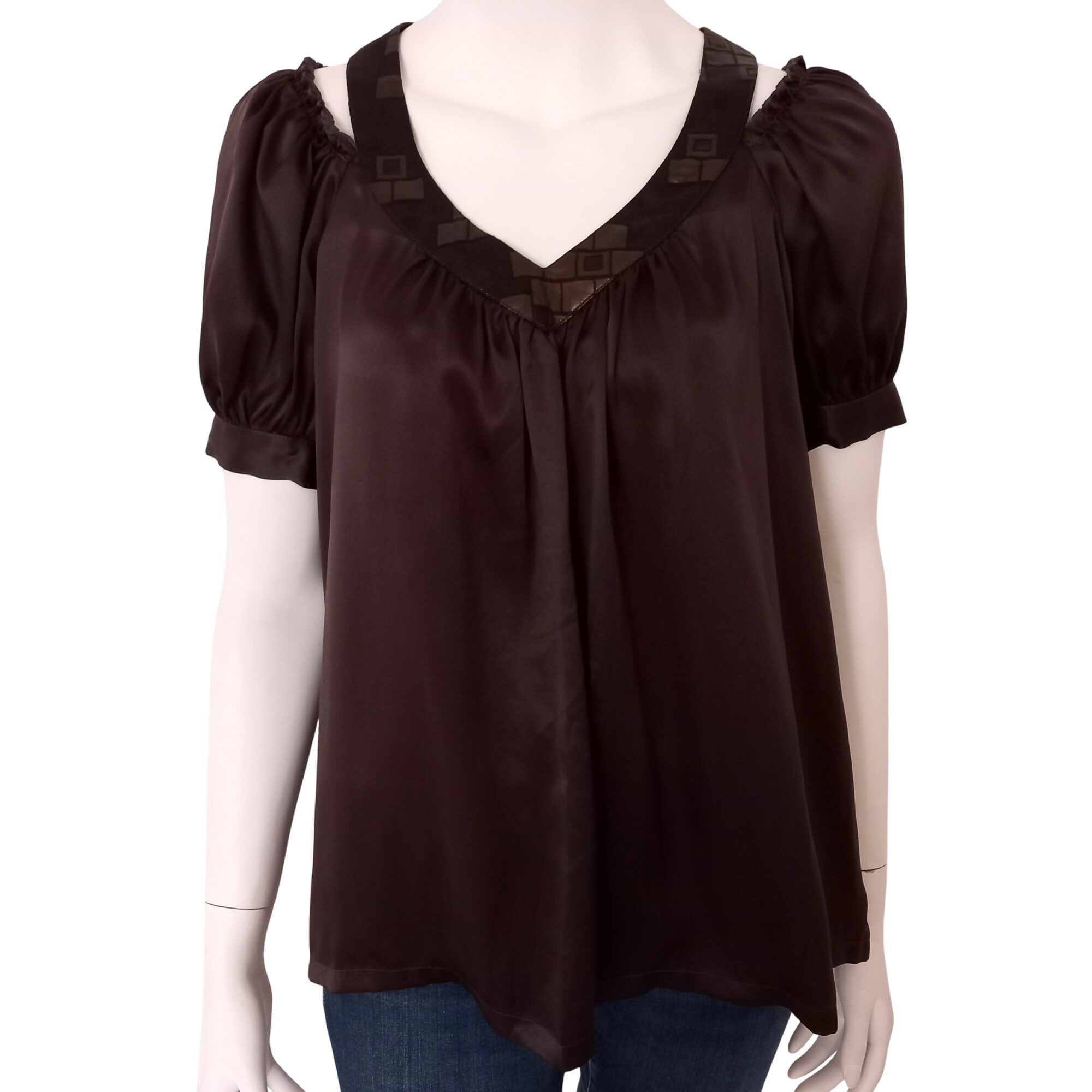 Acheter Top épaule dénudé marron satiné Helena Sorel taille 36 Très bon état - 10,50 € Top épaule dénudé marron satiné Helena Sorel taille 36 Très bon état reconditionné disponible sur Label Emmaüs