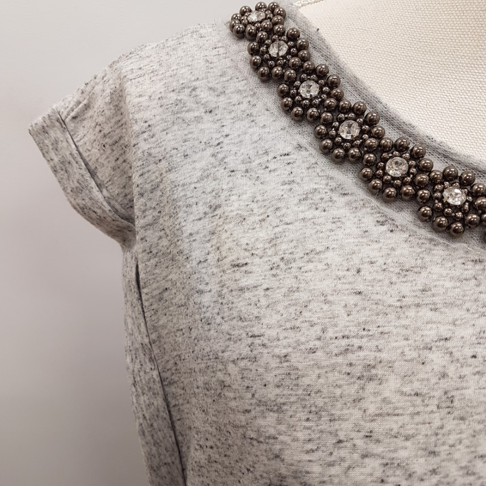 Voir photo 6 de Top gris chiné avec bijoux de col - ATMOSPHÈRE - taille 48 Top gris chiné avec bijoux de col - ATMOSPHÈRE - taille 48 Très bon état reconditionné photo 6