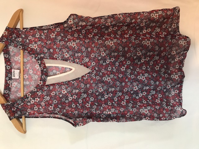 Top sans manches estival fleuri VERO MODA TS Très bon état - 12,00 € Top sans manches estival fleuri VERO MODA TS Très bon état reconditionné disponible sur Label Emmaüs