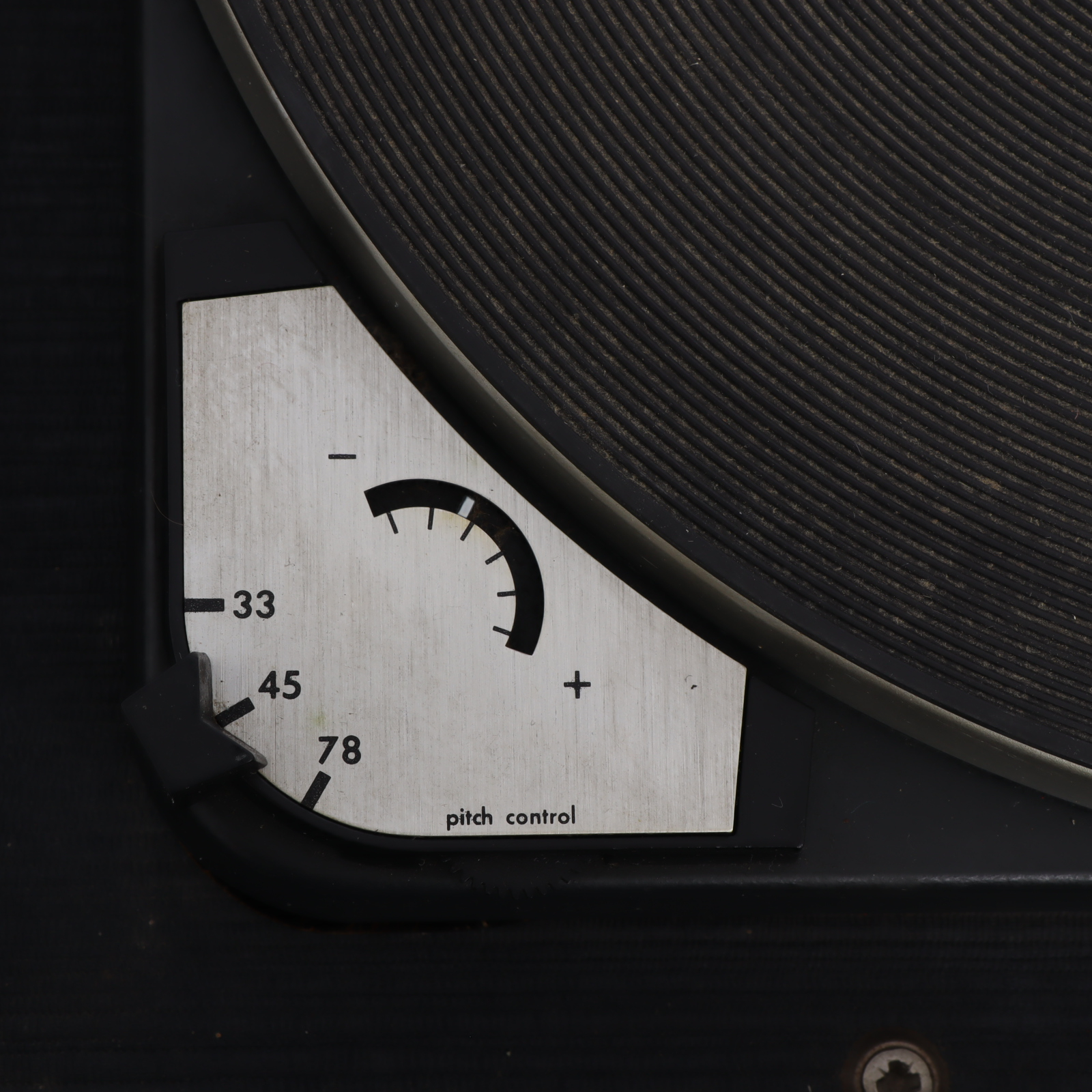 Voir photo 15 de Tourne-disque Vintage Dual 1010 - Platine Hi-Fi 3 vitesses - Fonctionnel | Dero Tourne-disque Vintage Dual 1010 - Platine Hi-Fi 3 vitesses - Fonctionnel Bon état reconditionné photo 15 | Dero