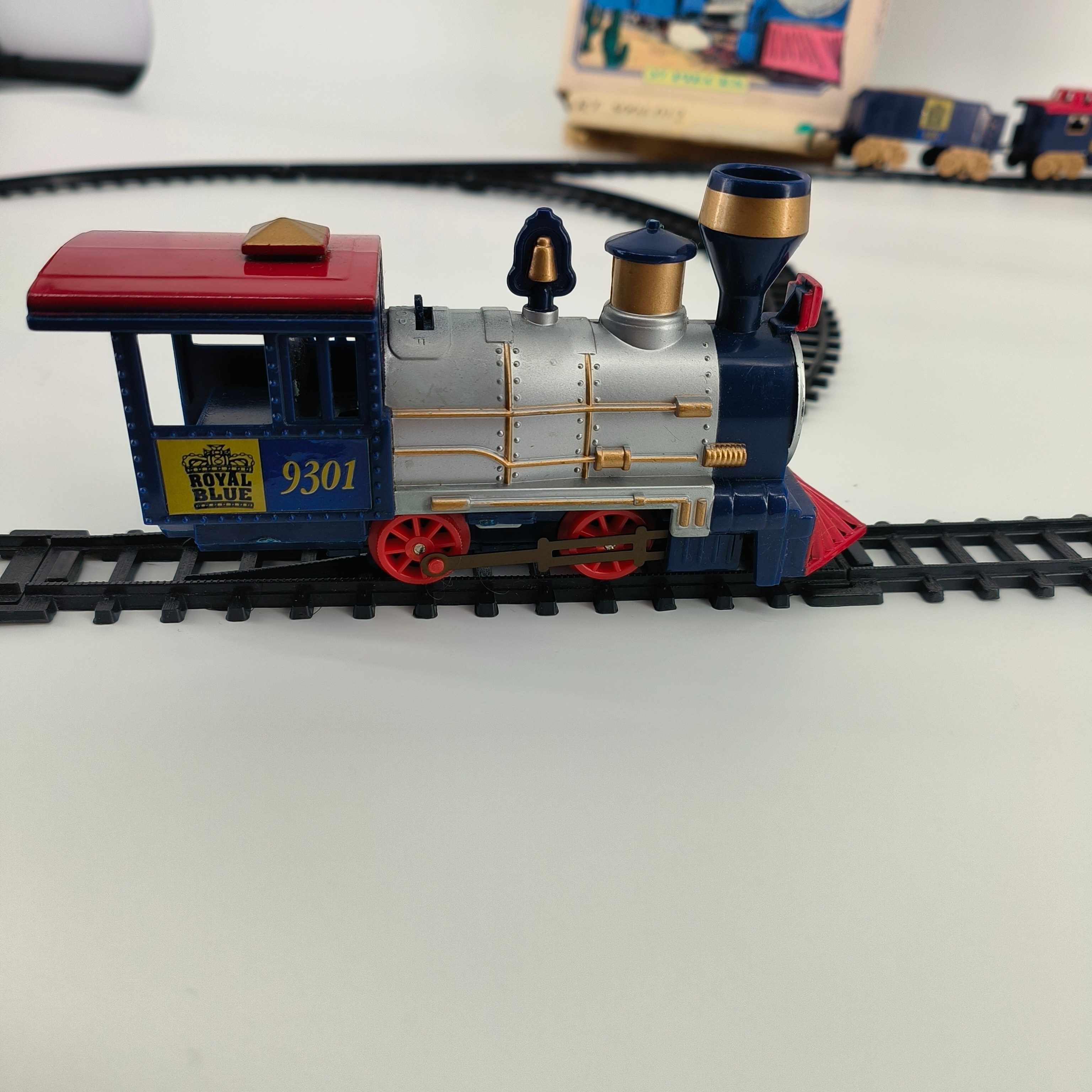 Voir photo 2 de Train électrique-'Royal blue'- à partir de 3 ans Train électrique-'Royal blue'- à partir de 3 ans Bon état reconditionné photo 2
