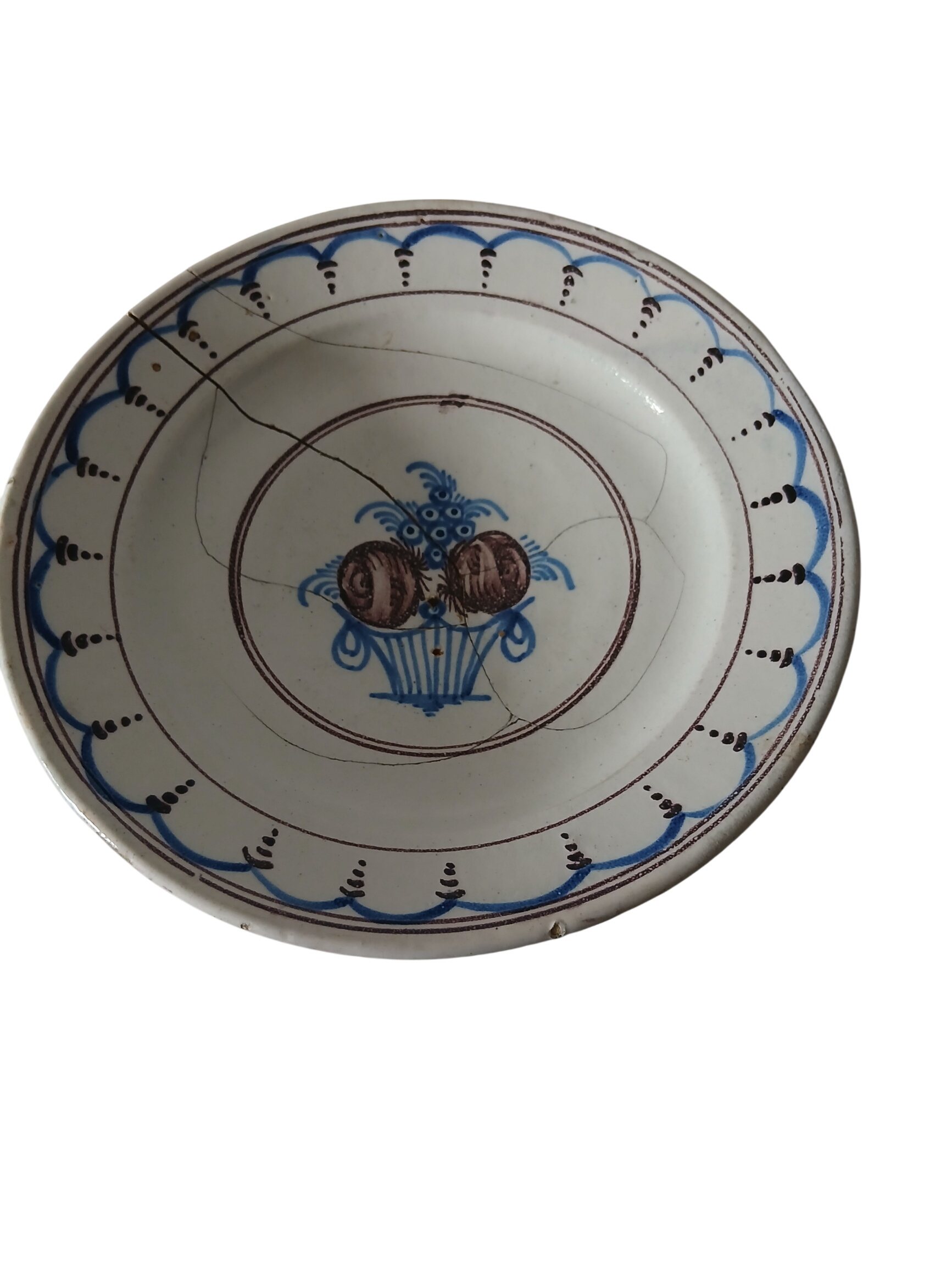 Acheter Très ancien grand plat à décor de panier fleuri ( époque 18ème, 19 ème?) St OMER, DESVRES, BOULOGNE? État correct - 40,00 € Très ancien grand plat à décor de panier fleuri ( époque 18ème, 19 ème?) St OMER, DESVRES, BOULOGNE? État correct reconditionné disponible sur Label Emmaüs