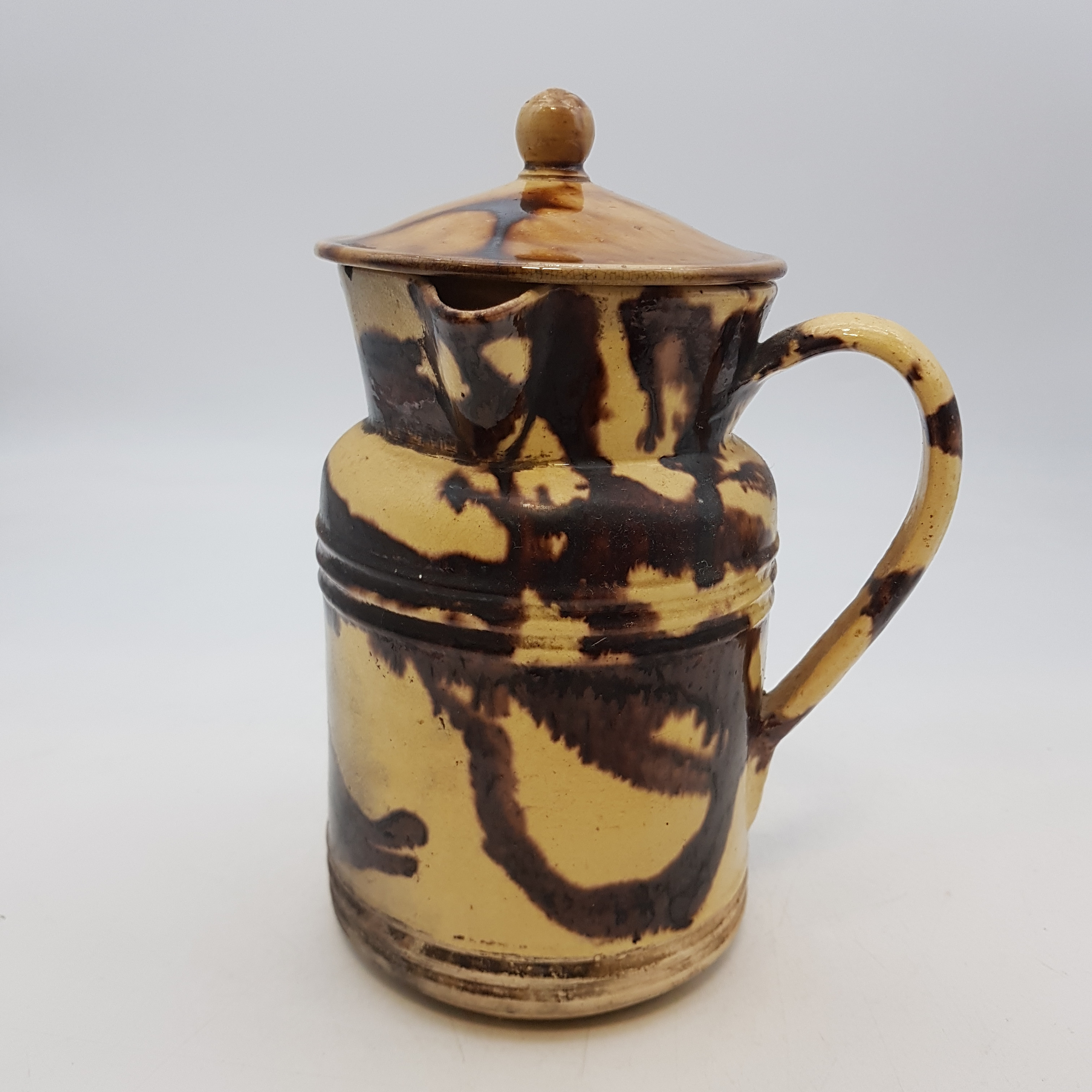 Très beau et rare pichet avec son couvercle en céramique vernissé des Ateliers Dieulefit datant de fin 1800 Bon état - 30,00 € Très beau et rare pichet avec son couvercle en céramique vernissé des Ateliers Dieulefit datant de fin 1800 Bon état reconditionné disponible sur Label Emmaüs