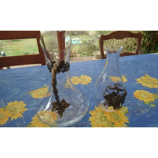 Tres Beau Lot De 2 Carafes Verre Avec Decor Cep De Vigne Et Raisins En Etain Bon état reconditionné disponible sur Rakuten