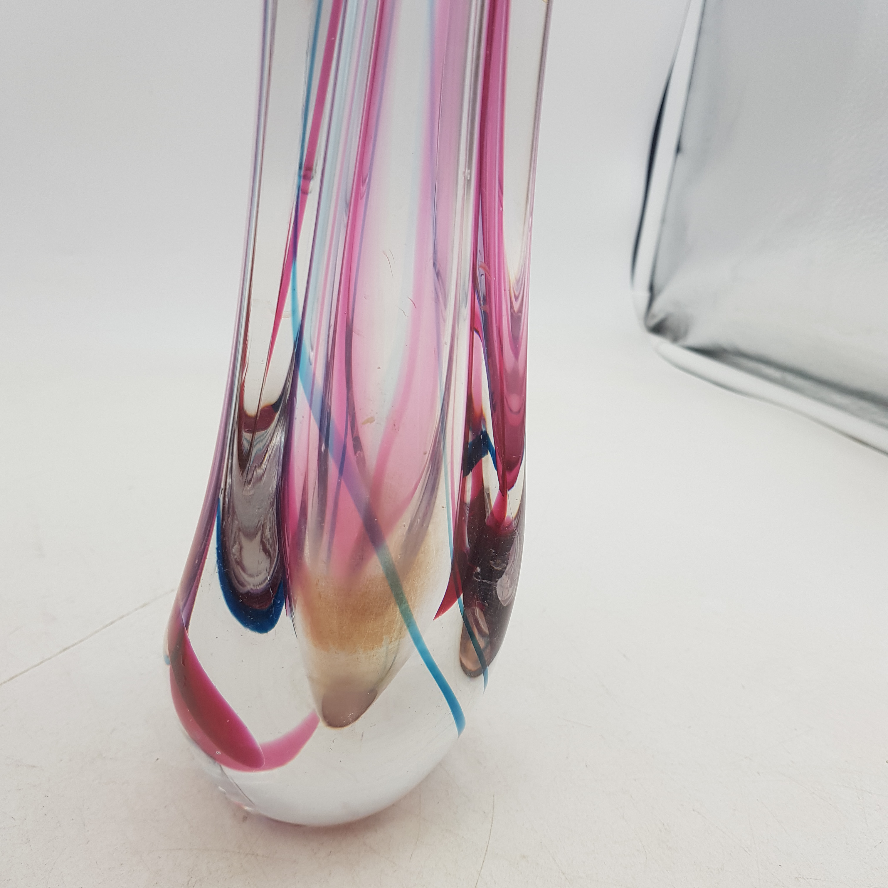 Voir photo 4 de Très beau vase en verre avec coulure coloré - vintage Très beau vase en verre avec coulure coloré - vintage Très bon état reconditionné photo 4