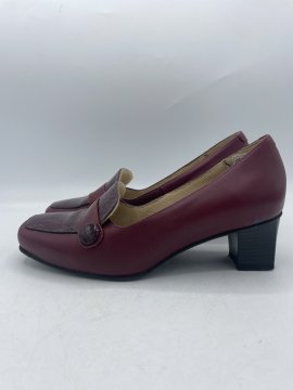 Acheter Trotteurs DAMART bordeaux de seconde main - 15,00 € Trotteurs DAMART bordeaux de seconde main reconditionné disponible sur Claquettes Market