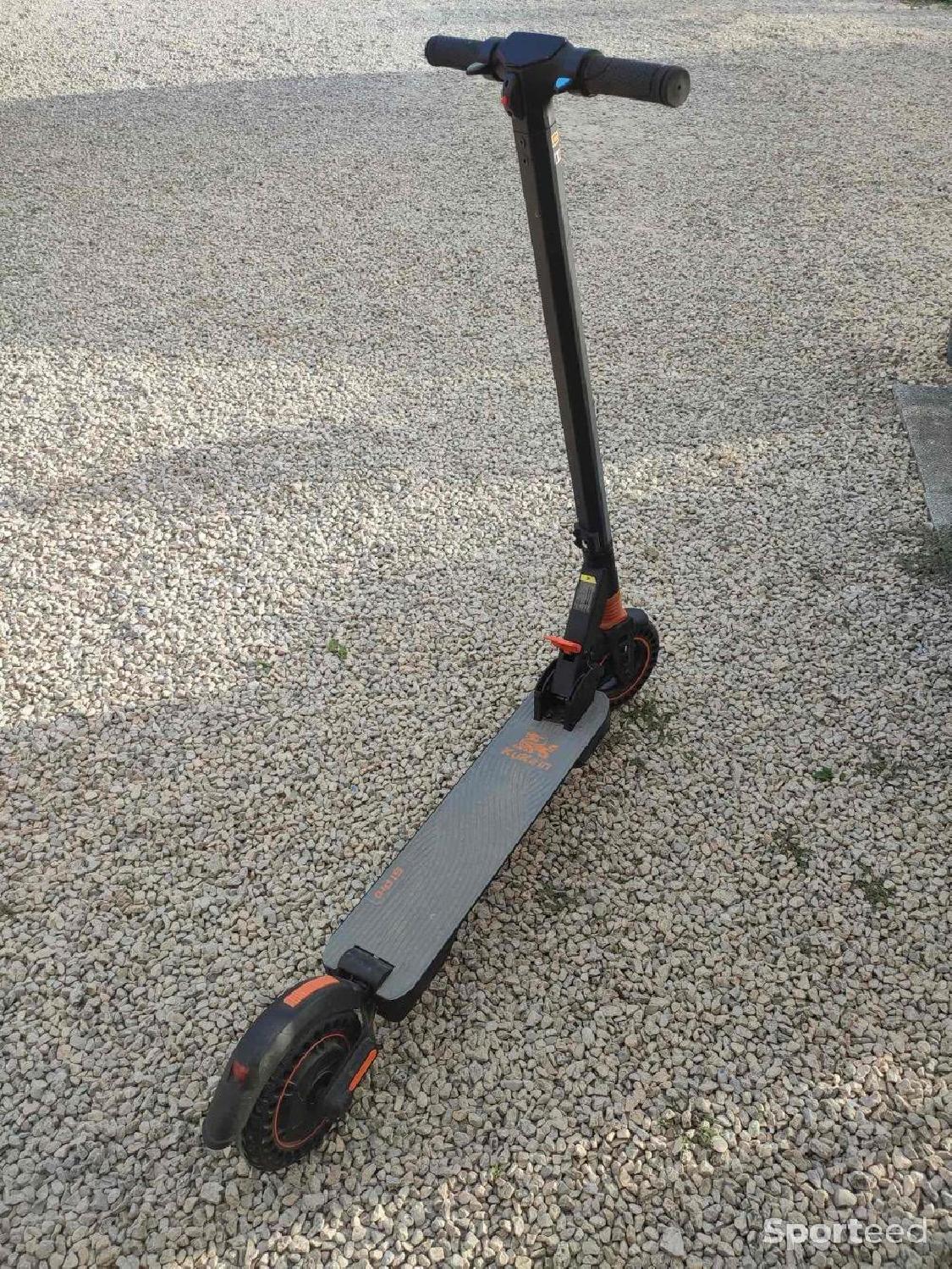 Trottinette Électrique  Très bon état N/A (je n'ai pas trouvé de marque connue reconditionné disponible sur Sporteed