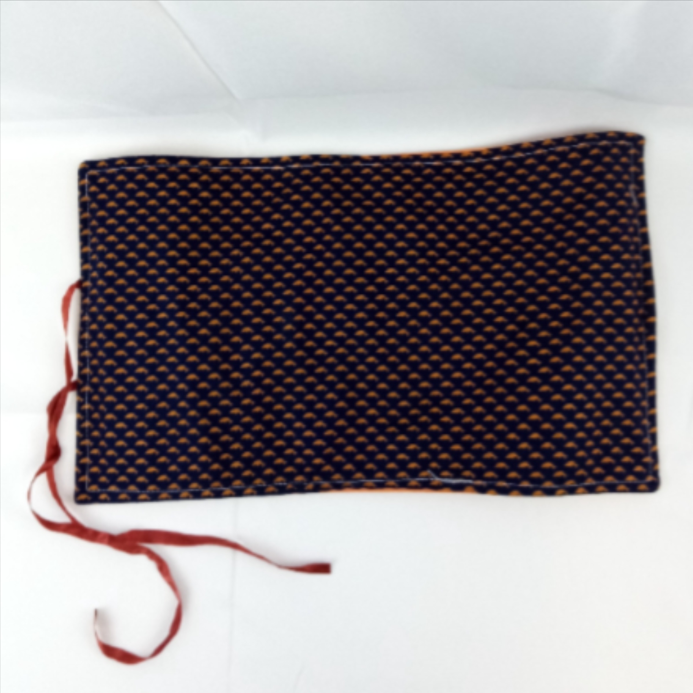 Voir photo 3 de Trousse Enroulable en Tissu Upcyclé Trousse Enroulable en Tissu Upcyclé Parfait état reconditionné photo 3