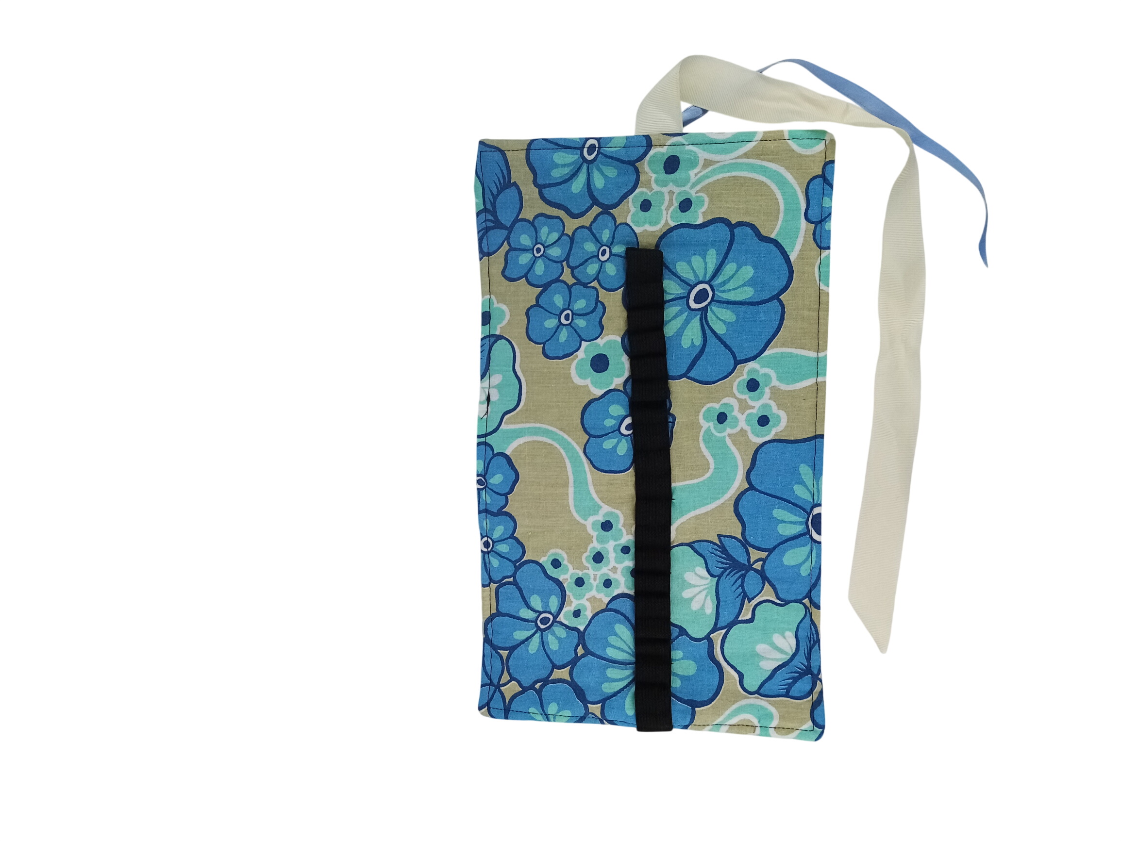 Acheter Trousse Enroulable Upcyclé Parfait état - 10,35 € Trousse Enroulable Upcyclé Parfait état reconditionné disponible sur Label Emmaüs