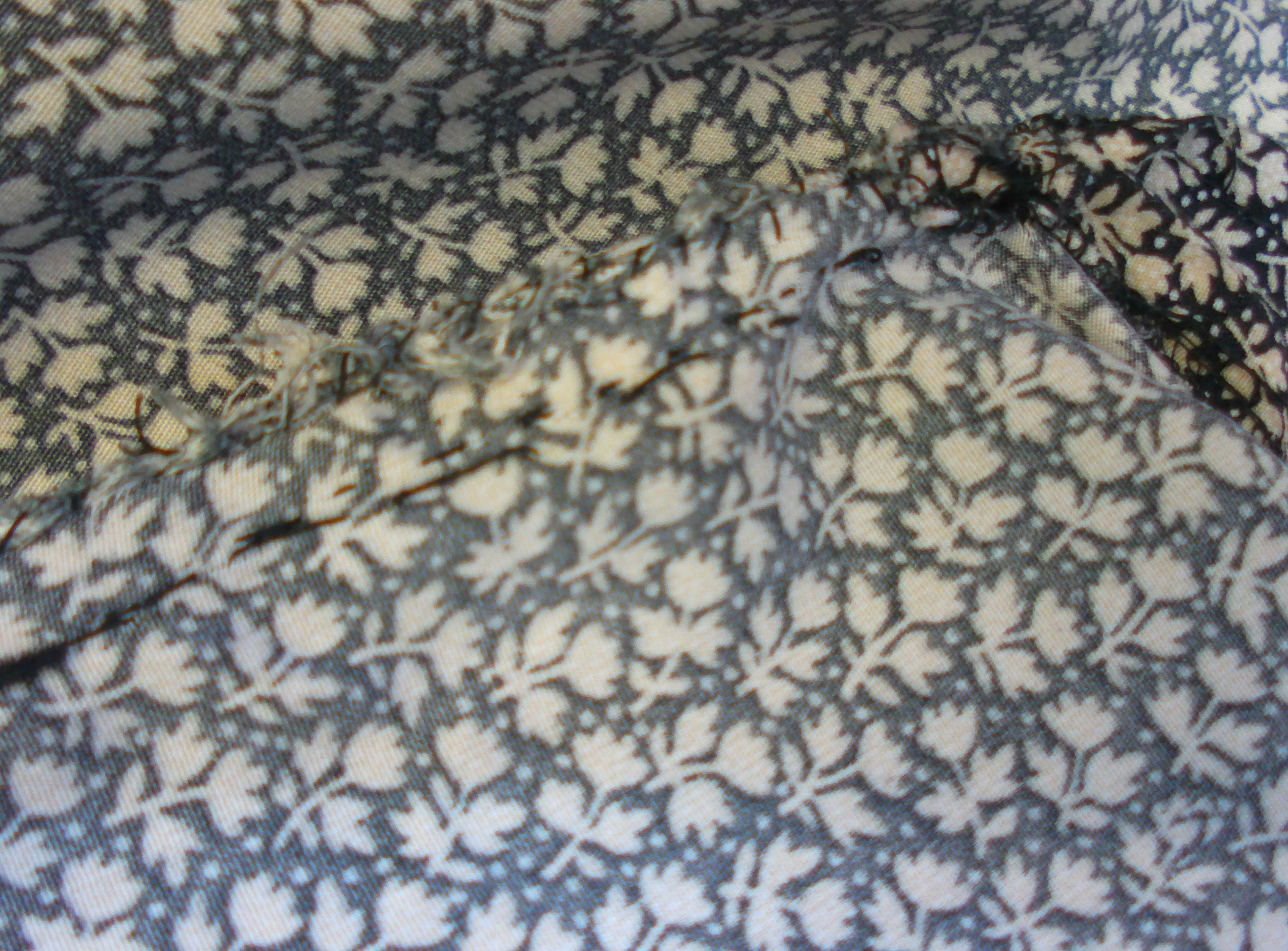 Voir photo 12 de Tunique AKOZ, feuilles sur fond bleu marine, taille M Tunique AKOZ, feuilles sur fond bleu marine, taille M Très bon état reconditionné photo 12