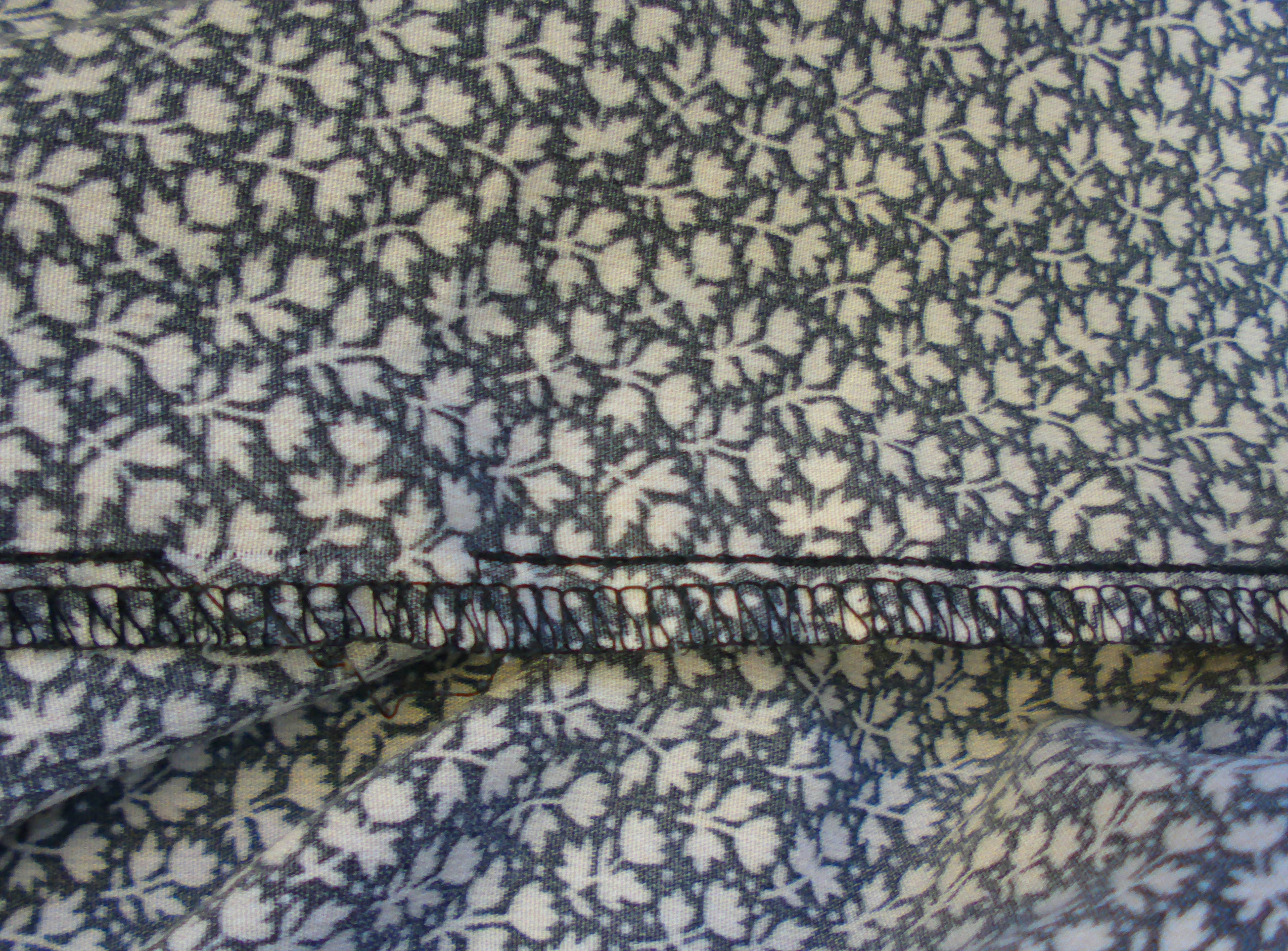 Voir photo 13 de Tunique AKOZ, feuilles sur fond bleu marine, taille M Tunique AKOZ, feuilles sur fond bleu marine, taille M Très bon état reconditionné photo 13