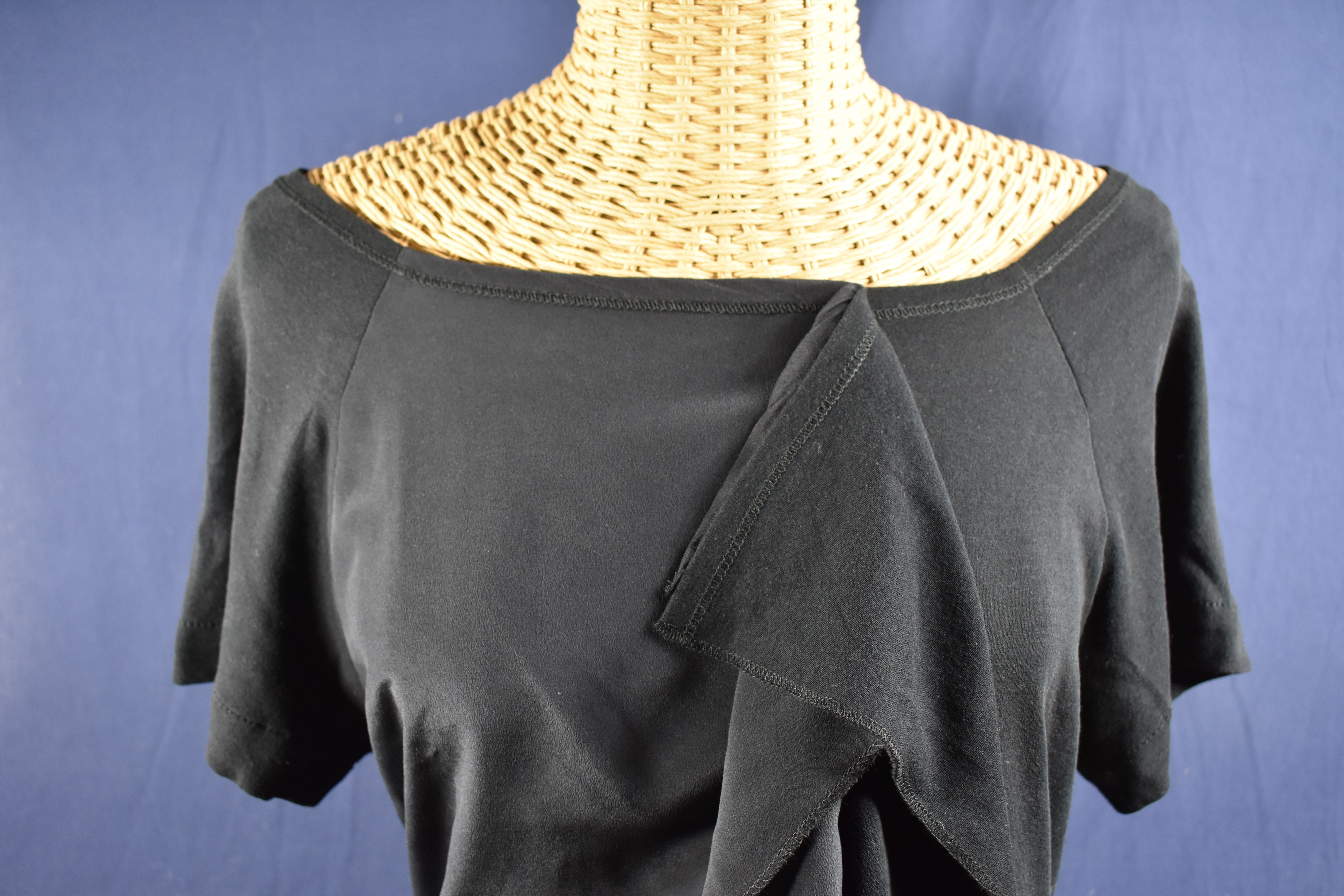 Voir photo 2 de Tunique en Jersey et mousseline noire taille 44 signée SONIA RYKIEL. Tunique en Jersey et mousseline noire taille 44 signée SONIA RYKIEL. Bon état reconditionné photo 2