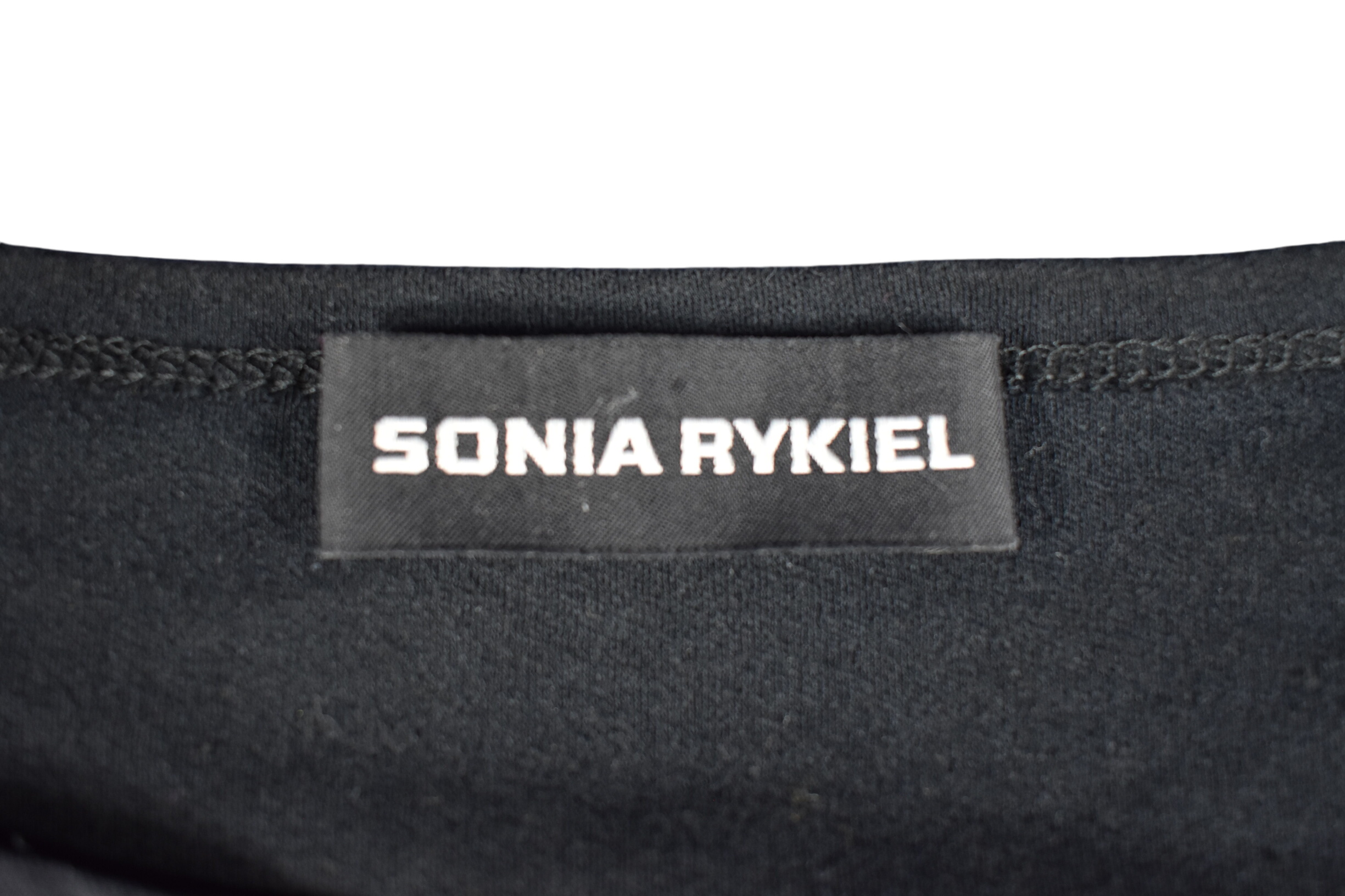 Tunique en Jersey et mousseline noire taille 44 signée SONIA RYKIEL. Bon état - 39,00 € Tunique en Jersey et mousseline noire taille 44 signée SONIA RYKIEL. Bon état reconditionné disponible sur Label Emmaüs