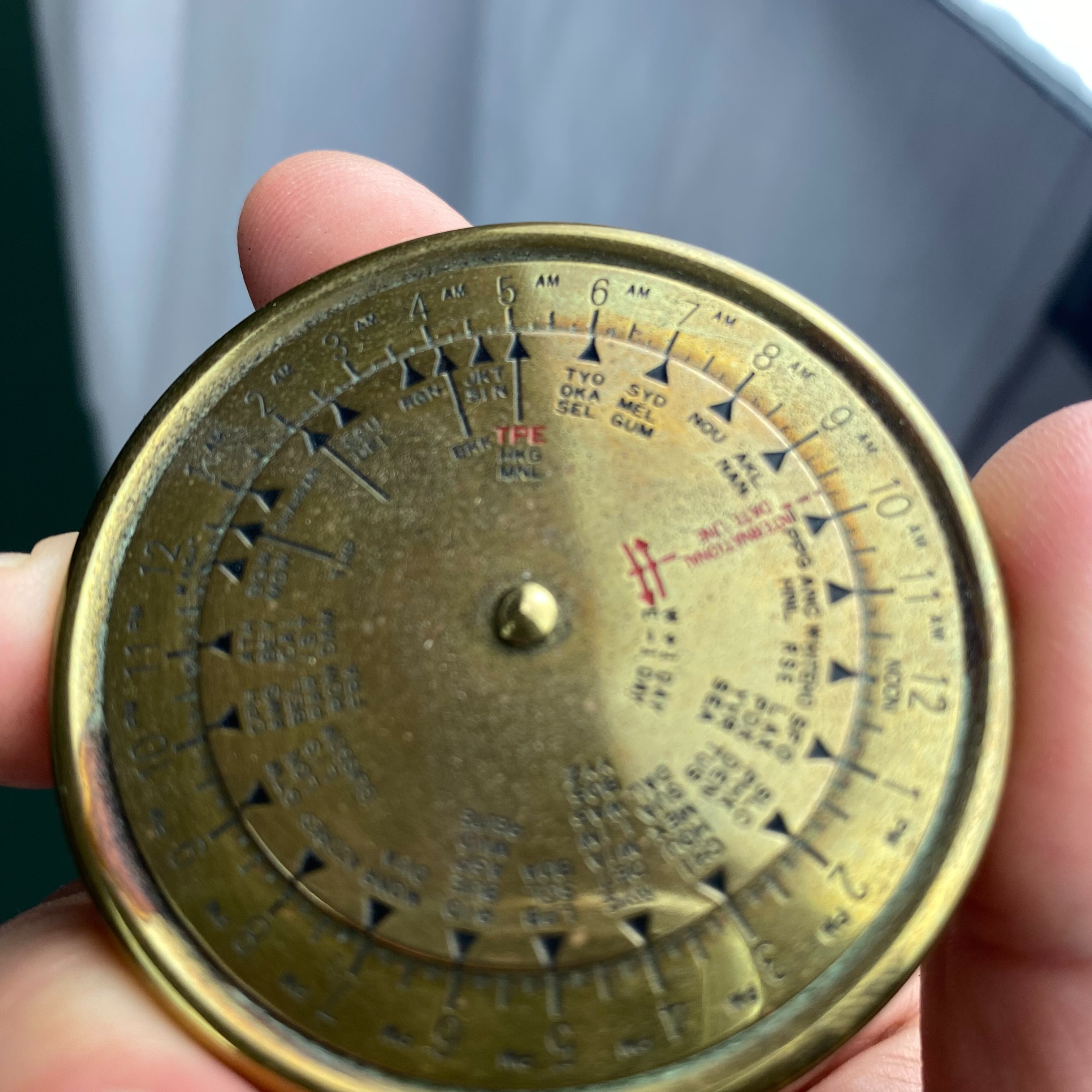 Voir photo 3 de Un calculateur de fuseaux horaires universel Un calculateur de fuseaux horaires universel Bon état reconditionné photo 3