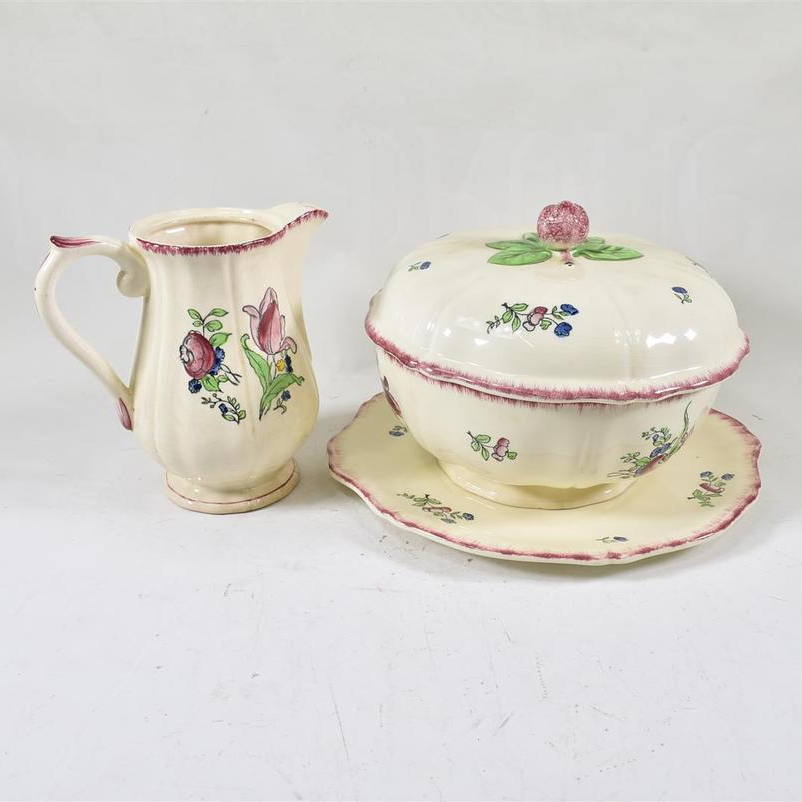 Un légumier, une cafetière, un plat : faïence de Gien / Bel ensemble ! Bon état - 37,50 € Un légumier, une cafetière, un plat : faïence de Gien / Bel ensemble ! Bon état reconditionné disponible sur Label Emmaüs