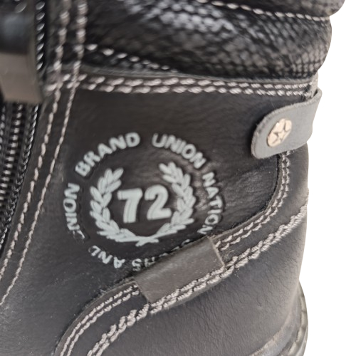 Voir photo 2 de Une paire de chaussure pour garçons ( enfants) Une paire de chaussure pour garçons ( enfants) Bon état reconditionné photo 2