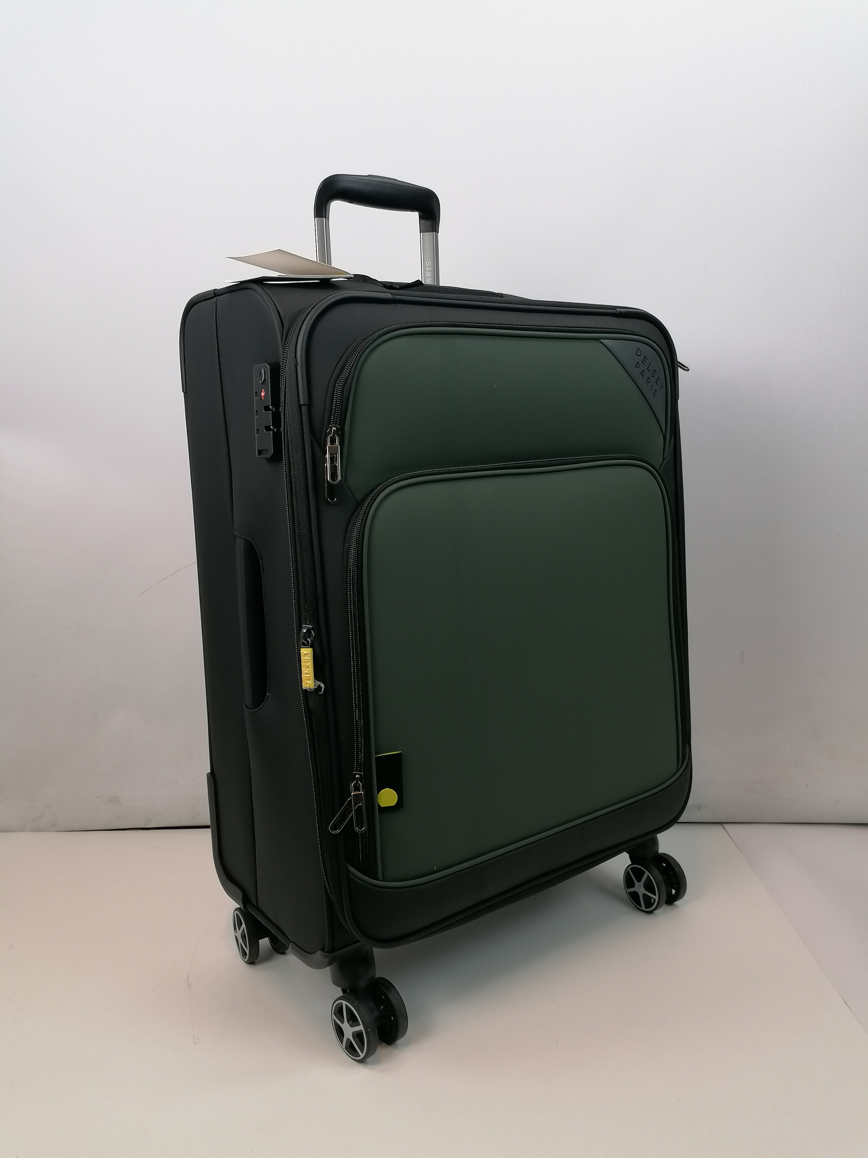 Voir photo 2 de Valise à roulettes DELSEY - Nolwenn verte - 66cm (Medium/soute) Valise à roulettes DELSEY - Nolwenn verte - 66cm (Medium/soute) Parfait état reconditionné photo 2