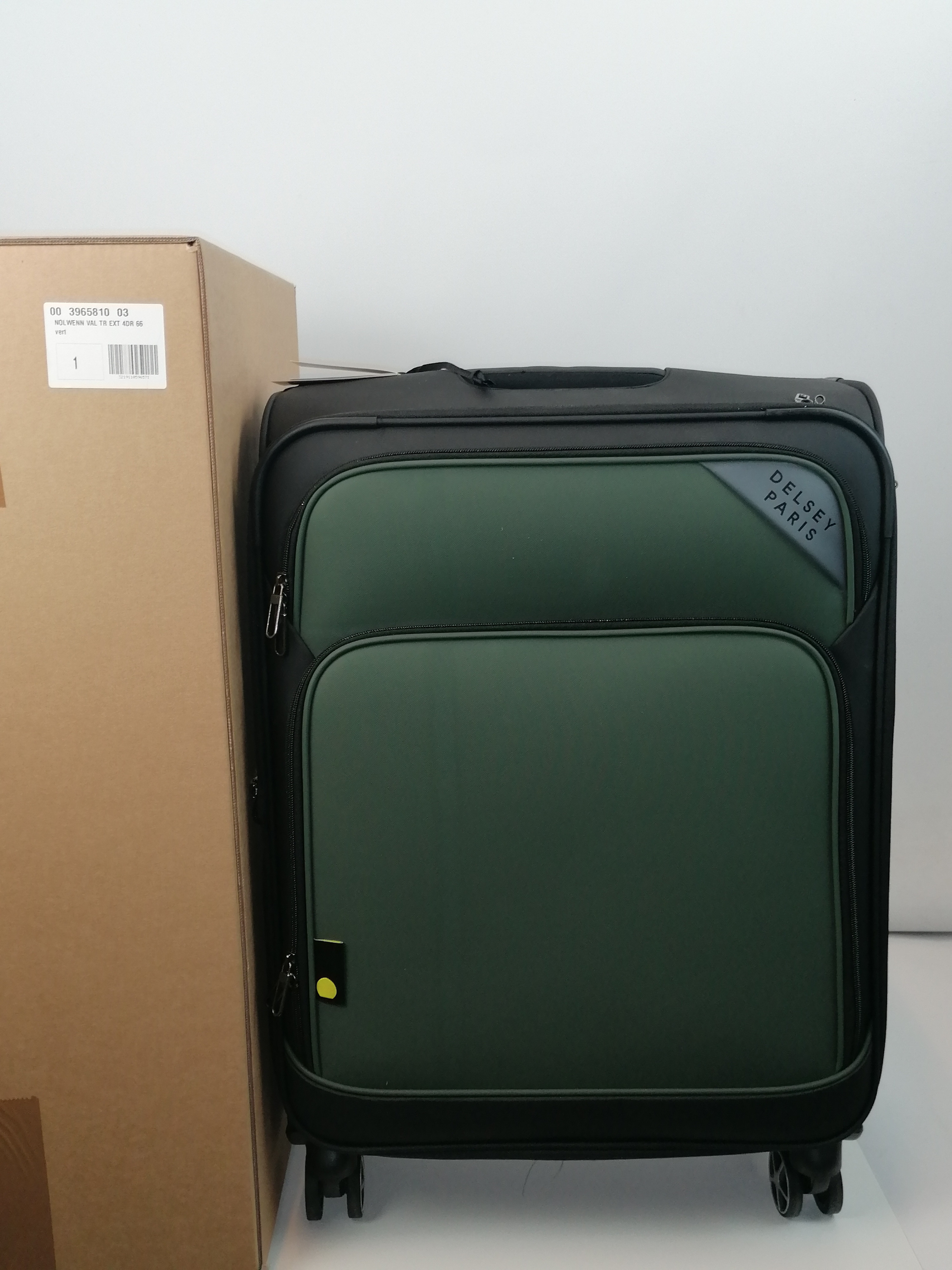 Voir photo 6 de Valise à roulettes DELSEY - Nolwenn verte - 66cm (Medium/soute) Valise à roulettes DELSEY - Nolwenn verte - 66cm (Medium/soute) Parfait état reconditionné photo 6