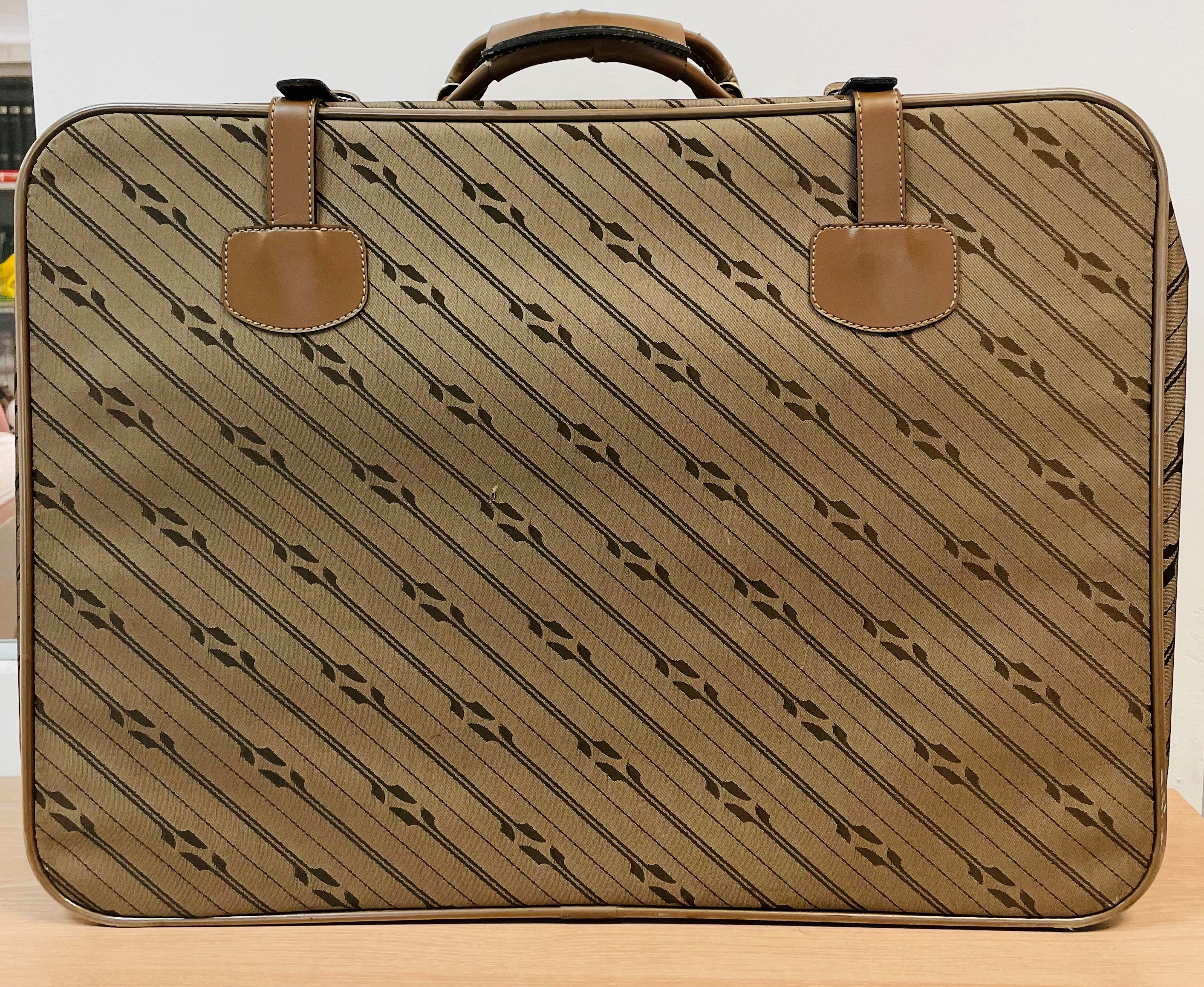 Voir photo 2 de valise Ariane Guy France- vintage années 80 valise Ariane Guy France- vintage années 80 Très bon état reconditionné photo 2