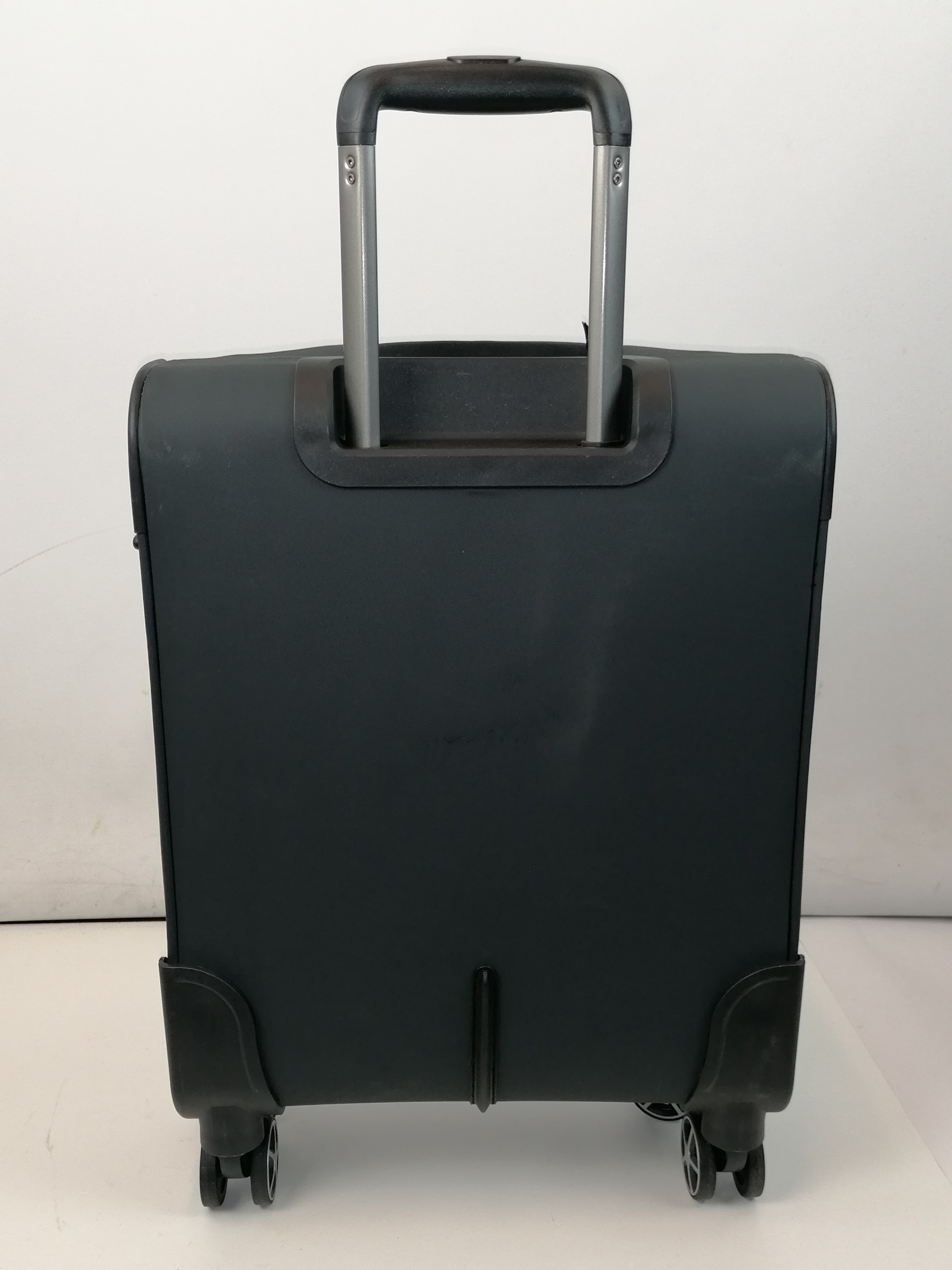 Voir photo 7 de Valise cabine à roulettes DELSEY - Nolwenn grise - 55cm Valise cabine à roulettes DELSEY - Nolwenn grise - 55cm Parfait état reconditionné photo 7