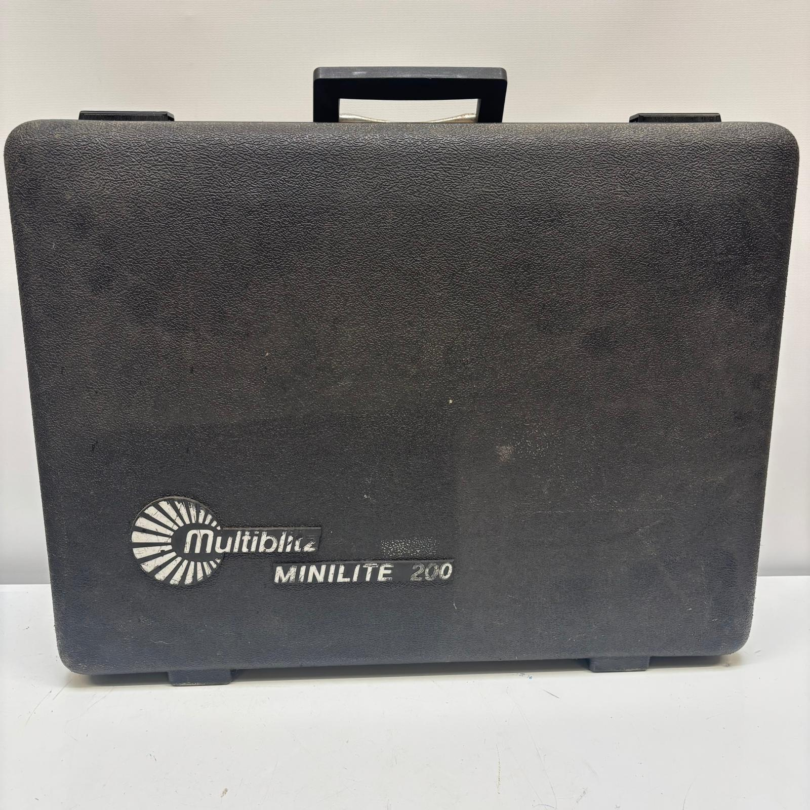 Voir photo 3 de Valise composée de deux minilite 200 Valise composée de deux minilite 200 Bon état reconditionné photo 3